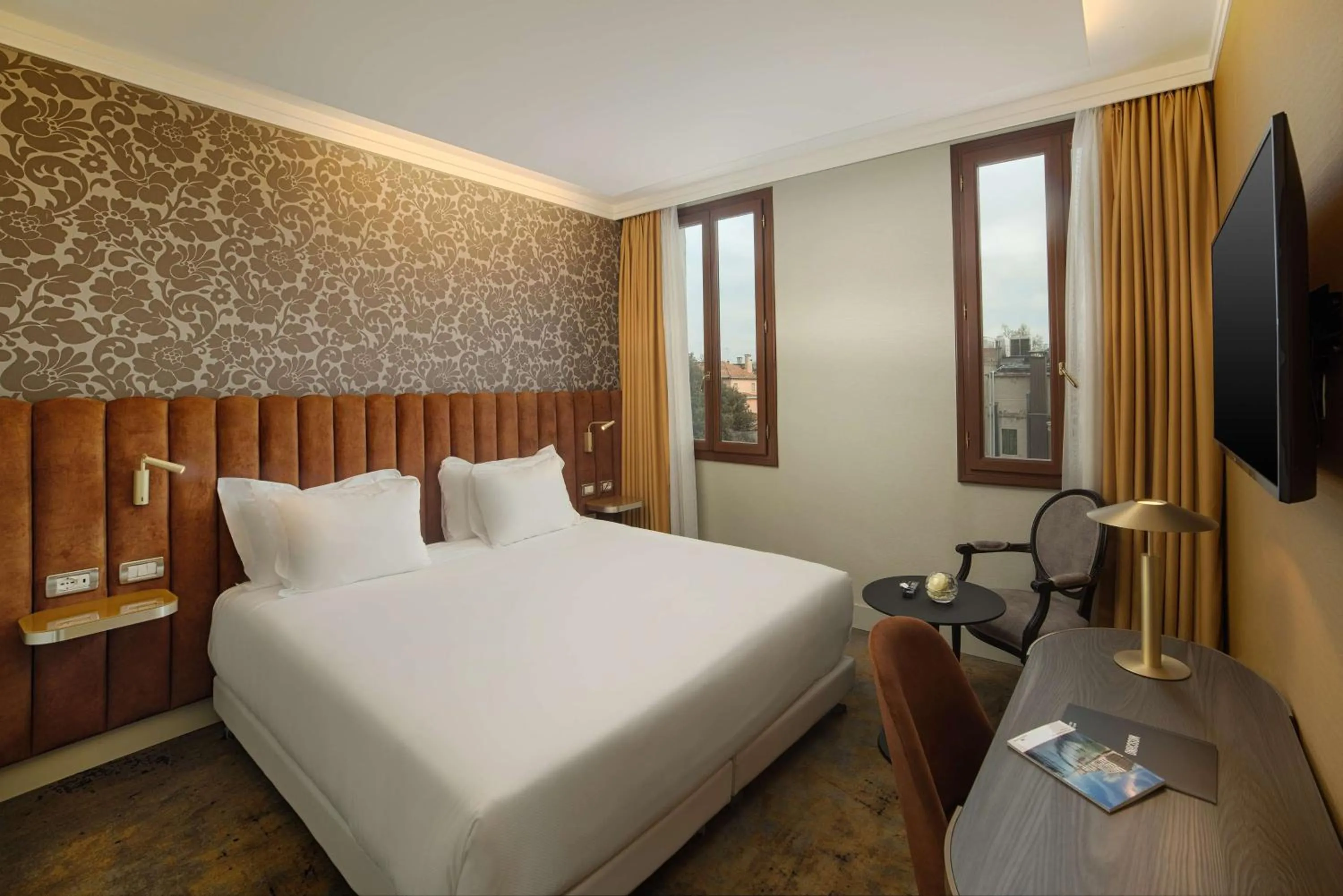 Bedroom, Bed in NH Venezia Santa Lucia