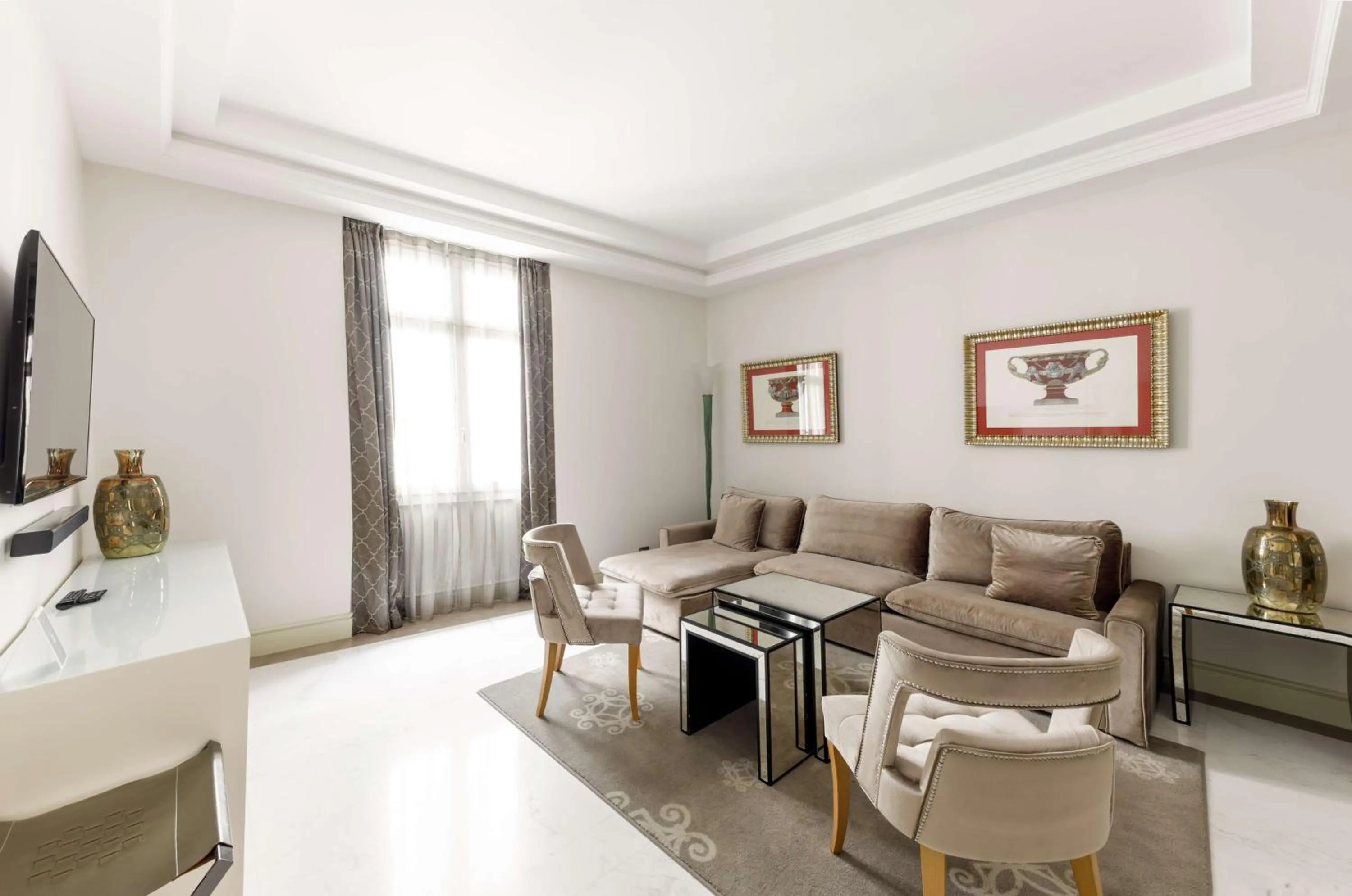 Living room in Aleph Rome Hotel, Curio Collection By Hilton