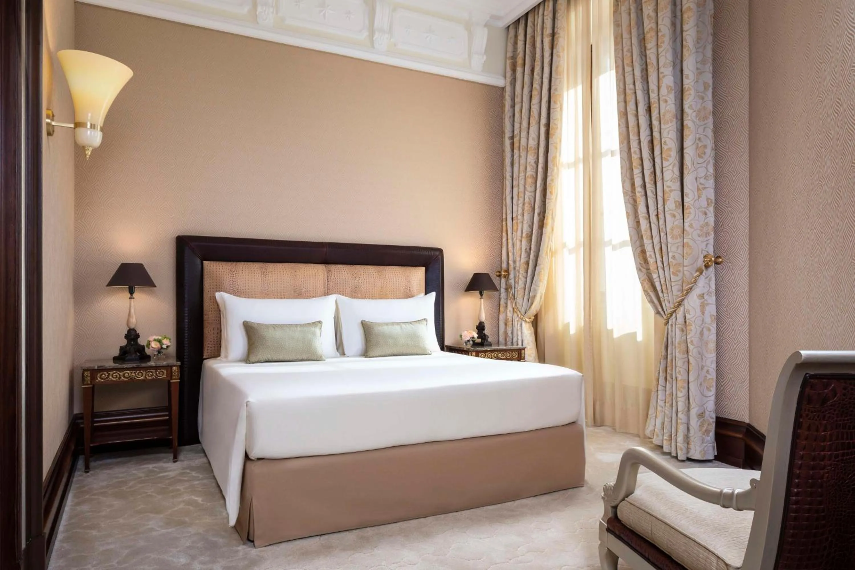 Bedroom, Bed in Anantara Palazzo Naiadi Rome Hotel - A Leading Hotel of the World