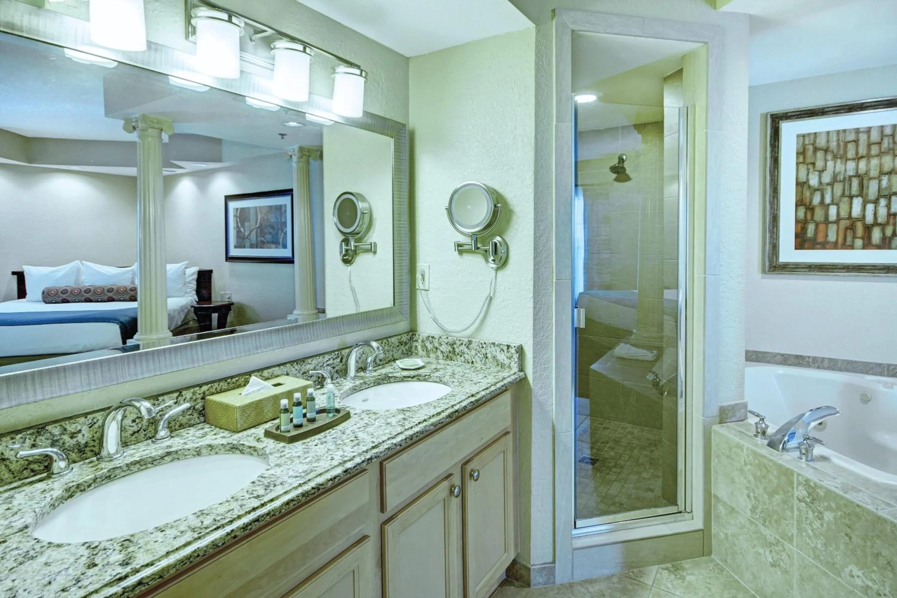 Bathroom, Bed in Club Wyndham Star Island