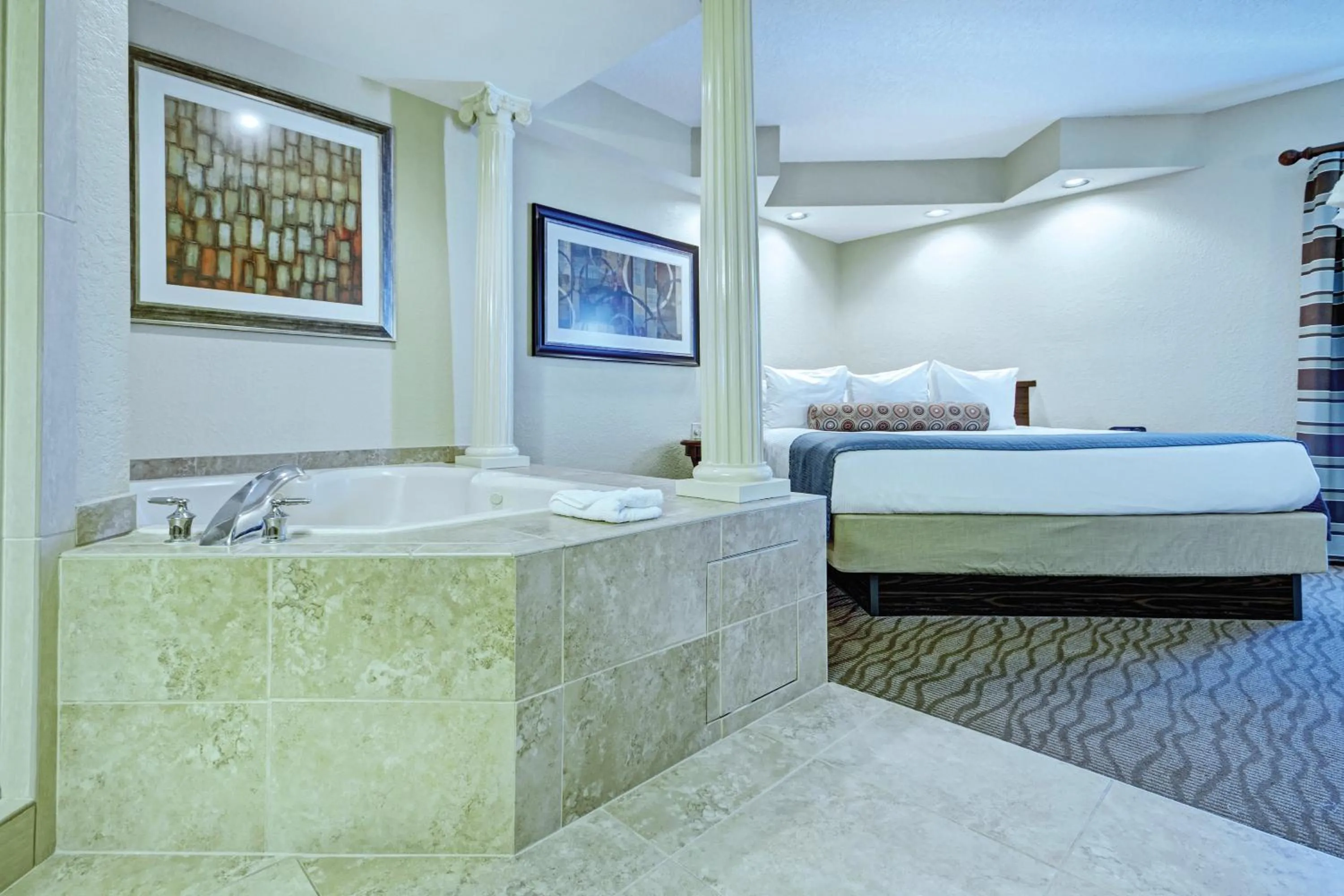 Bathroom, Bed in Club Wyndham Star Island