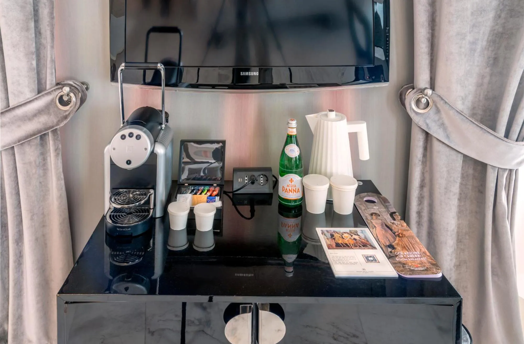 Coffee/tea facilities in Grand Hotel Palace Rome