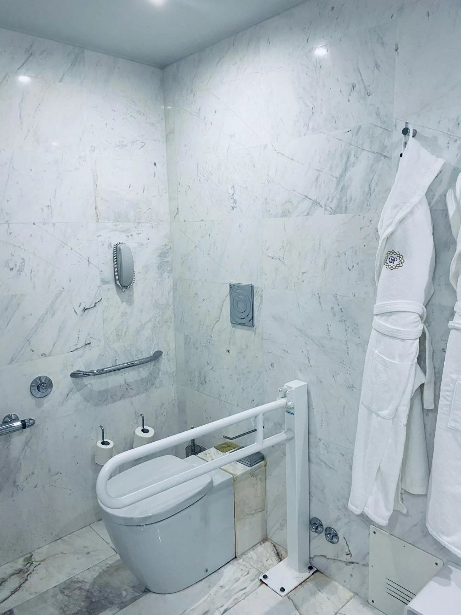 Toilet in Grand Hotel Palace Rome