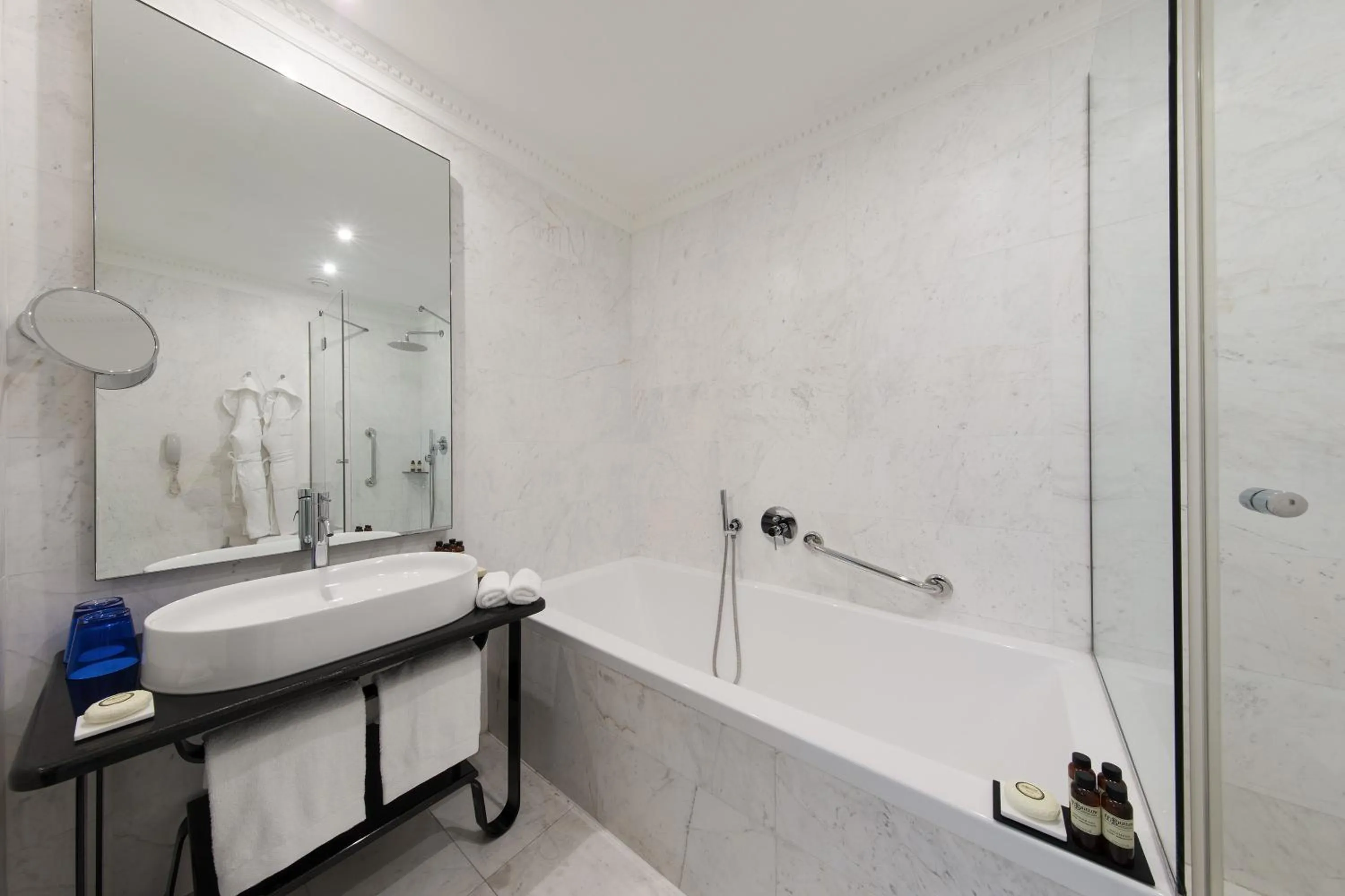 Bathroom in Grand Hotel Palace Rome