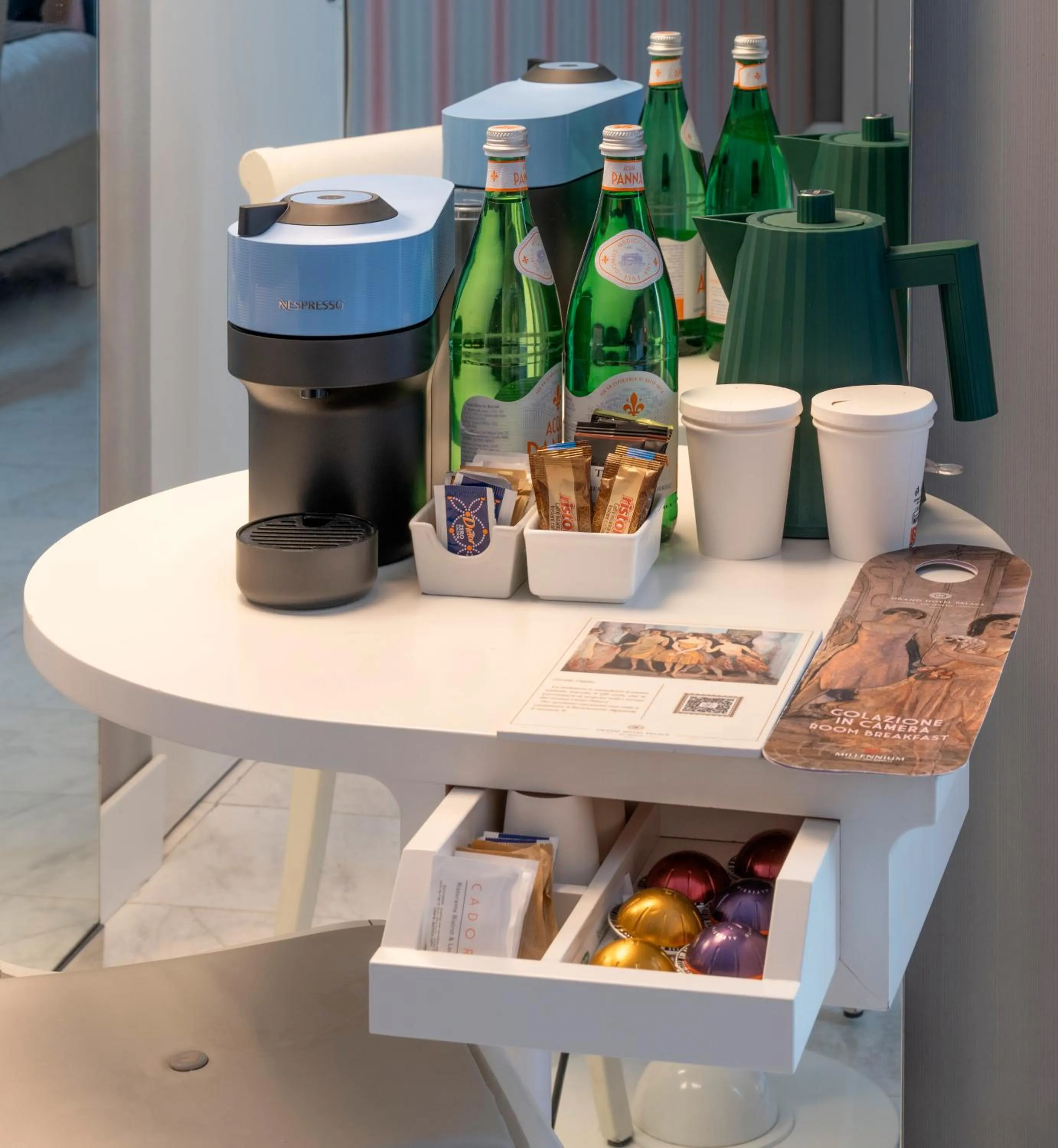 Coffee/tea facilities in Grand Hotel Palace Rome