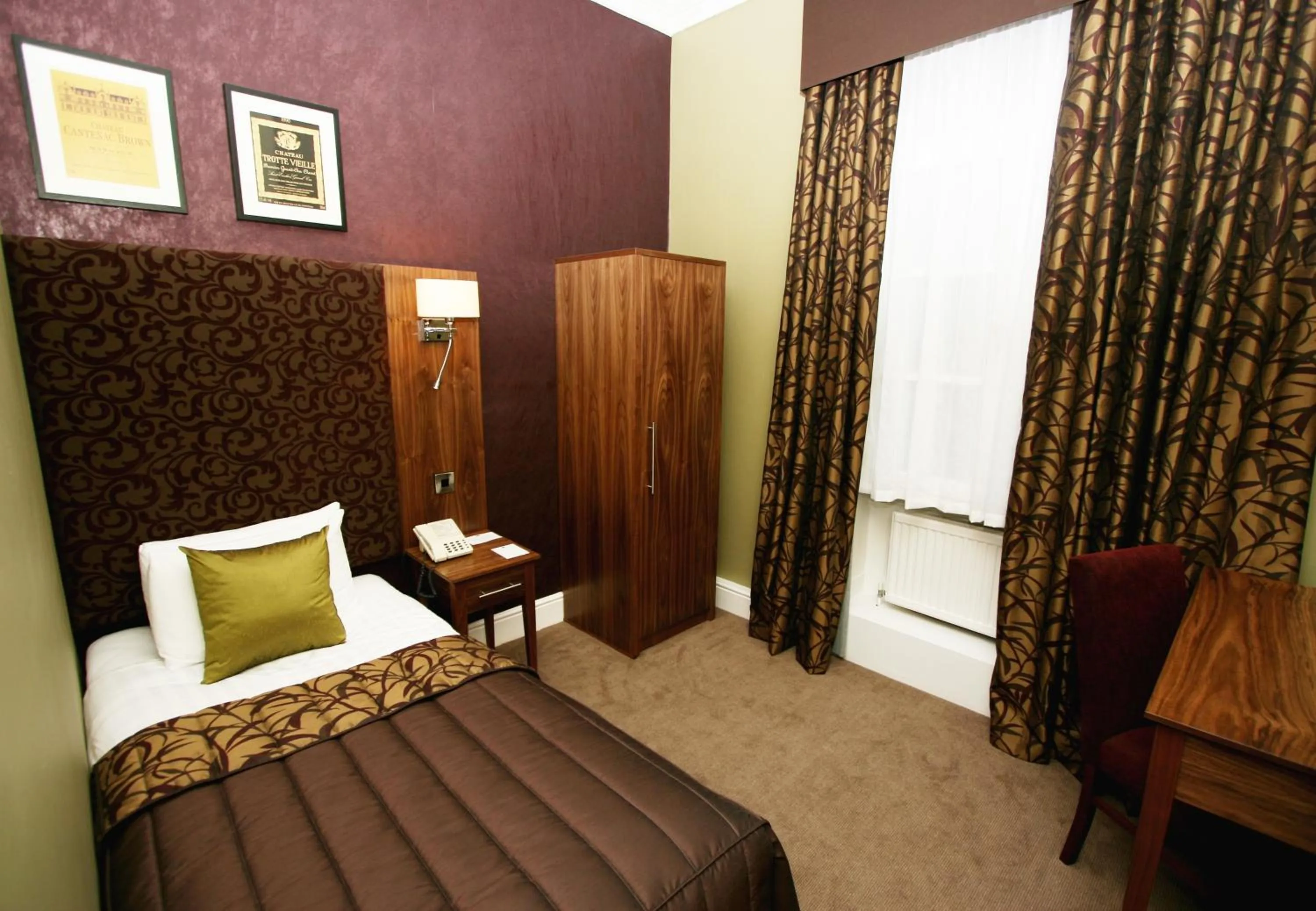 Bed in Derby Midland Hotel, BW Signature Collection