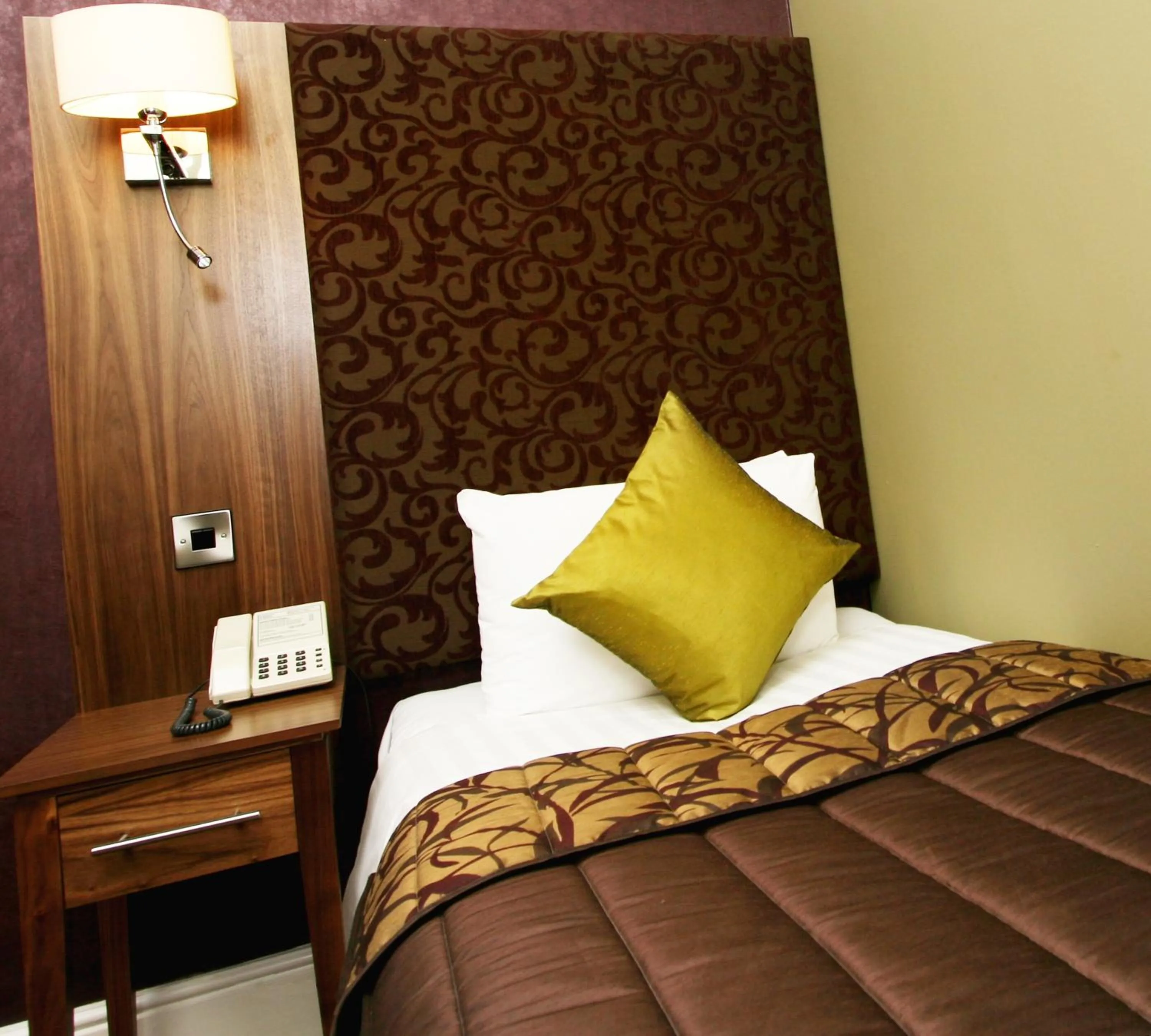 Bed in Derby Midland Hotel, BW Signature Collection