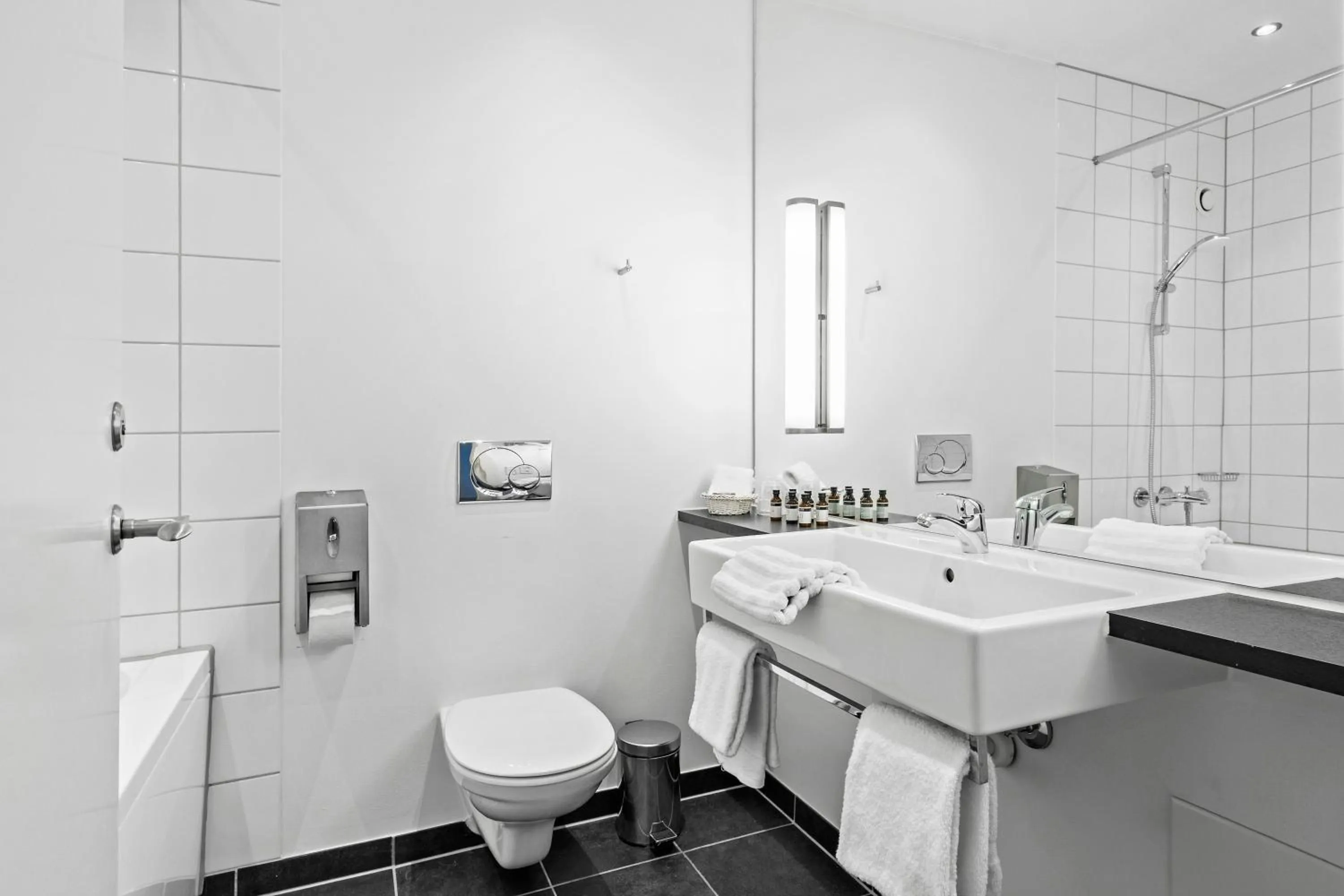 Bathroom in Best Western ToRVEhallerne