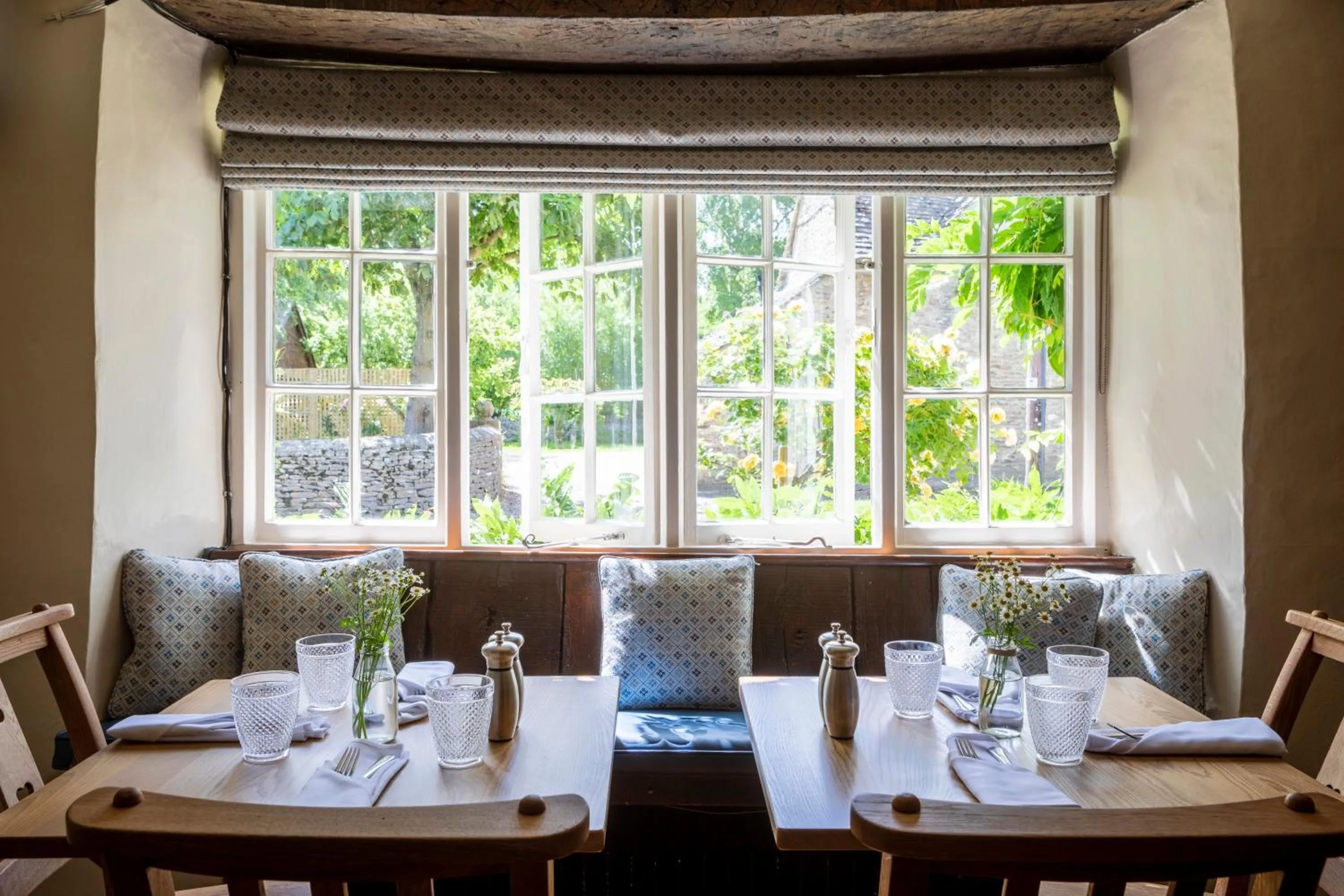 Restaurant/places to eat in Old Swan