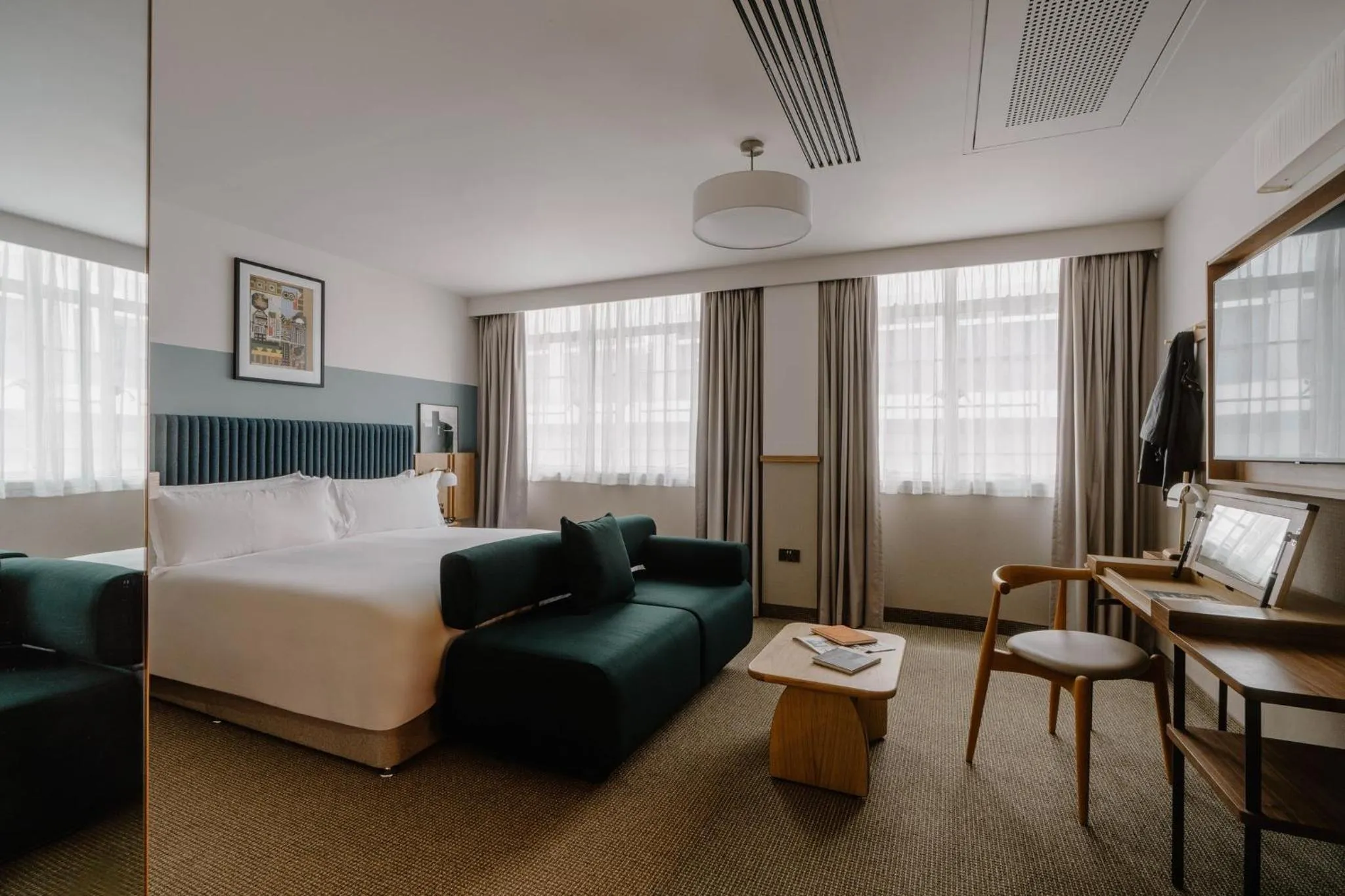 Photo of the whole room, Bed in Club Quarters Hotel London City, London