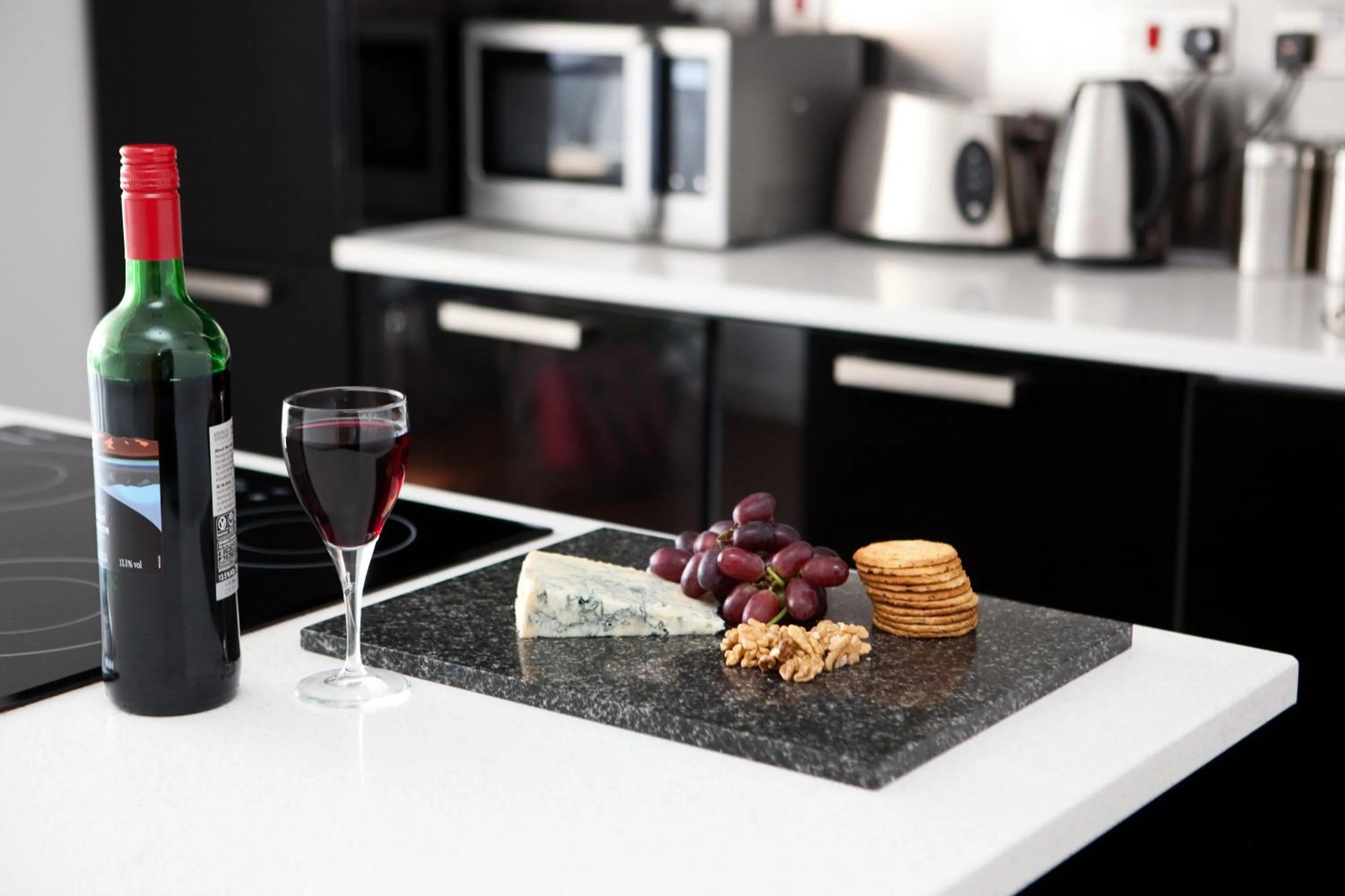 Coffee/tea facilities in The Spires Serviced Apartments Glasgow