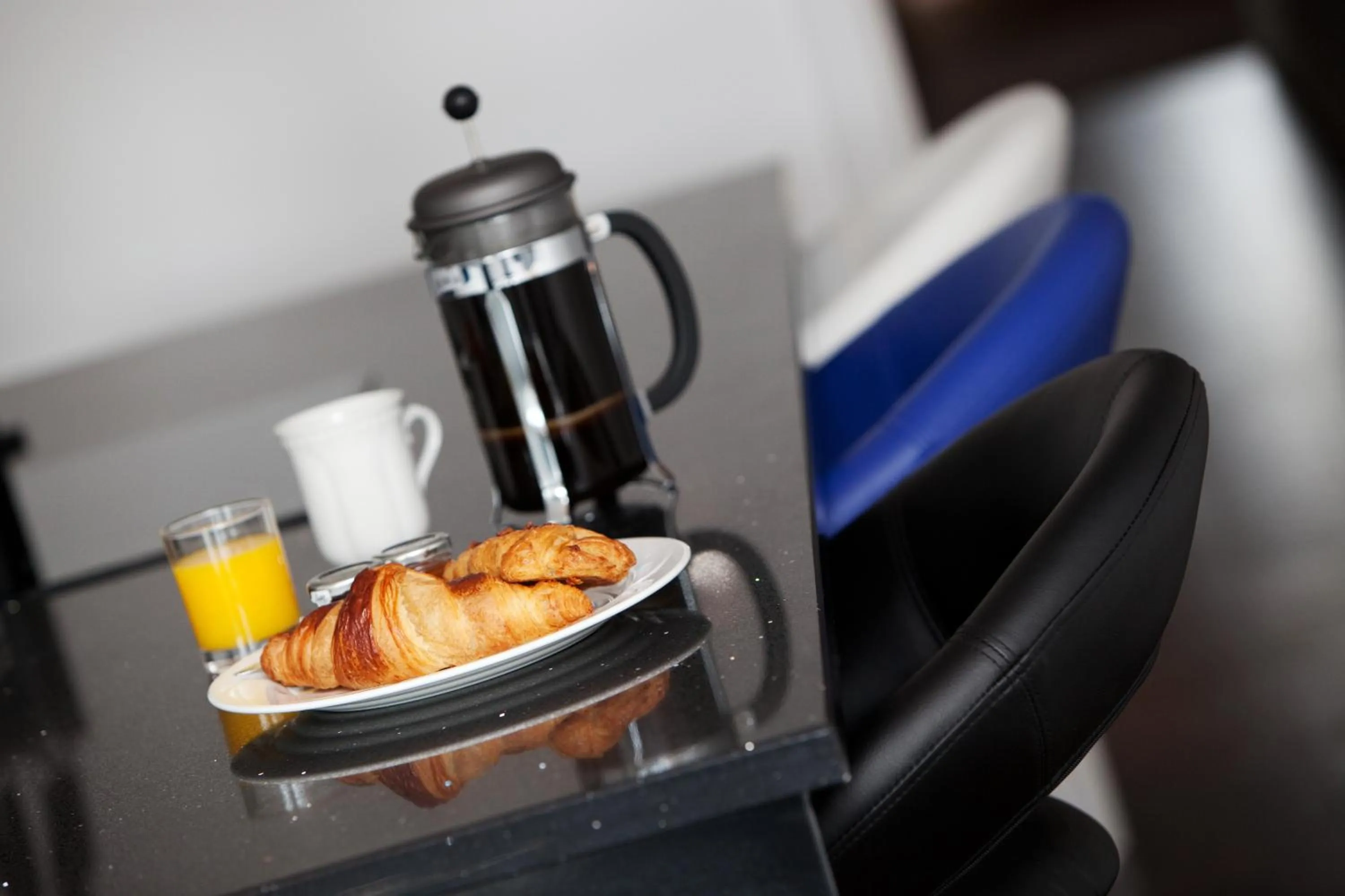 Kitchen or kitchenette in The Spires Serviced Apartments Glasgow