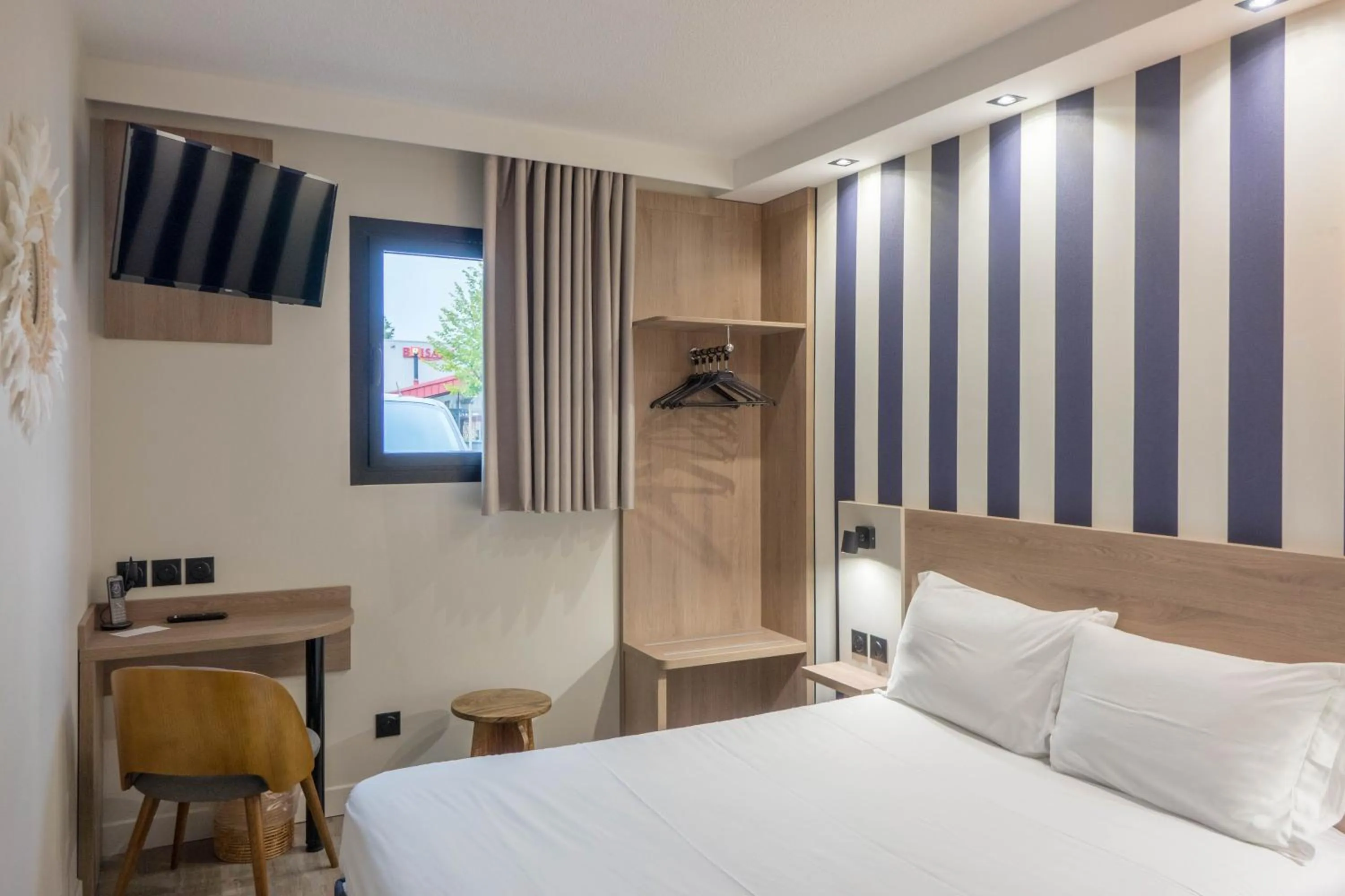 TV and multimedia, Bed in KYRIAD DIRECT ORLEANS NORD - Cap Saran