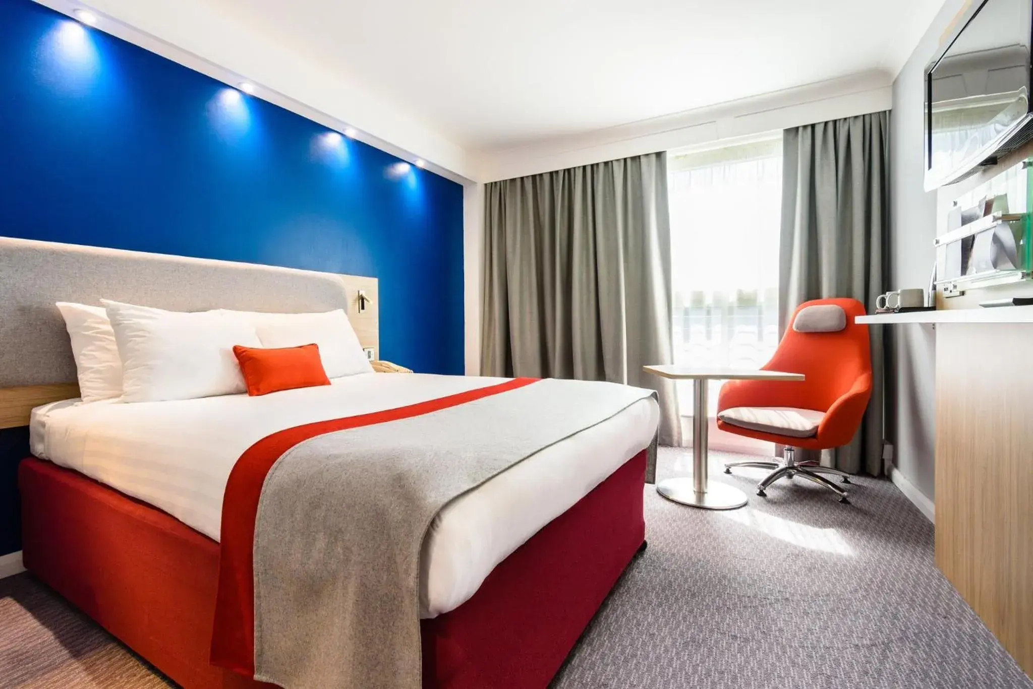 Standard Double Room with Free Hot Breakfast in Holiday Inn Express Portsmouth Gunwharf Quays by IHG Standard Double Room with Free Hot Breakfast in Holiday Inn Express Portsmouth Gunwharf Quays by IHG