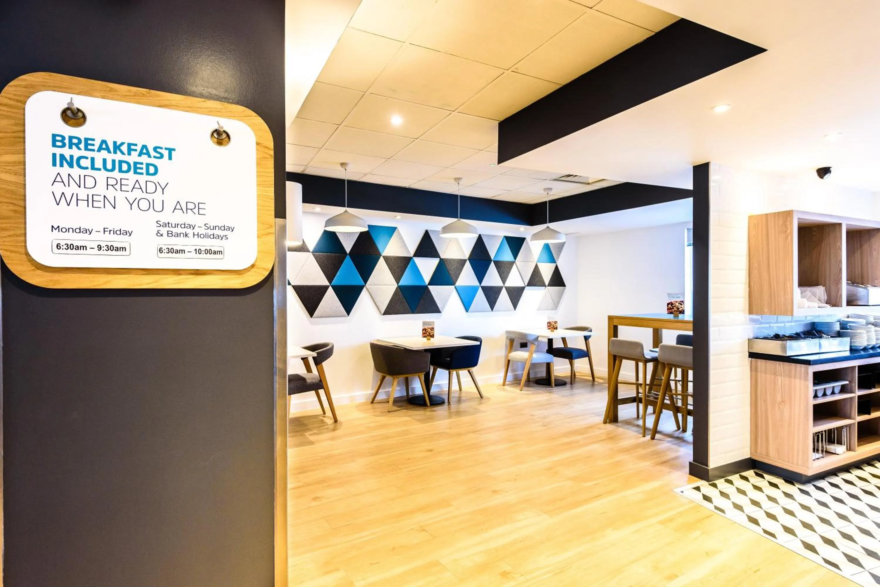 Breakfast in Holiday Inn Express Portsmouth Gunwharf Quays by IHG