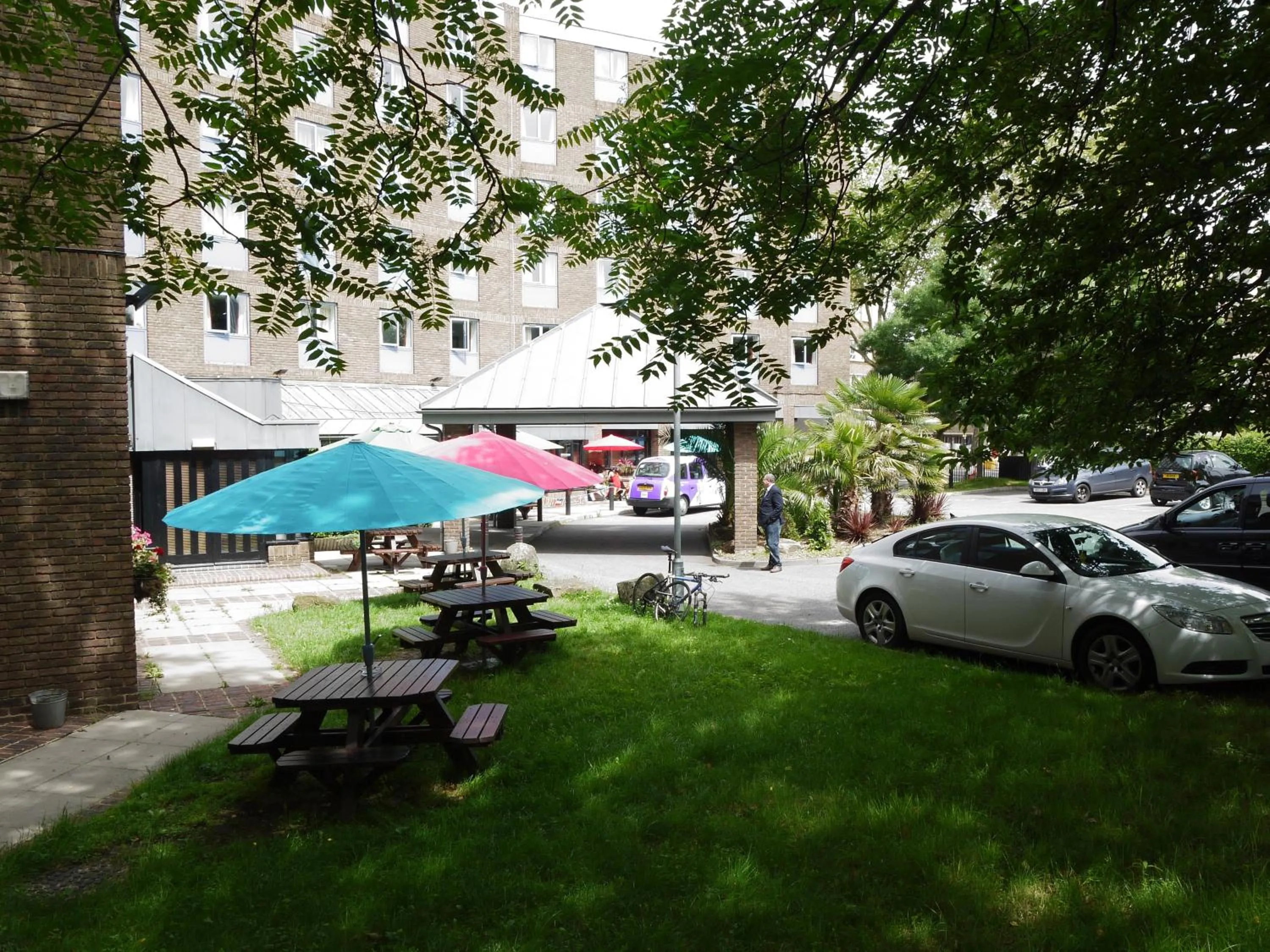 Facade/entrance in Waterloo Hub Hotel and Suites