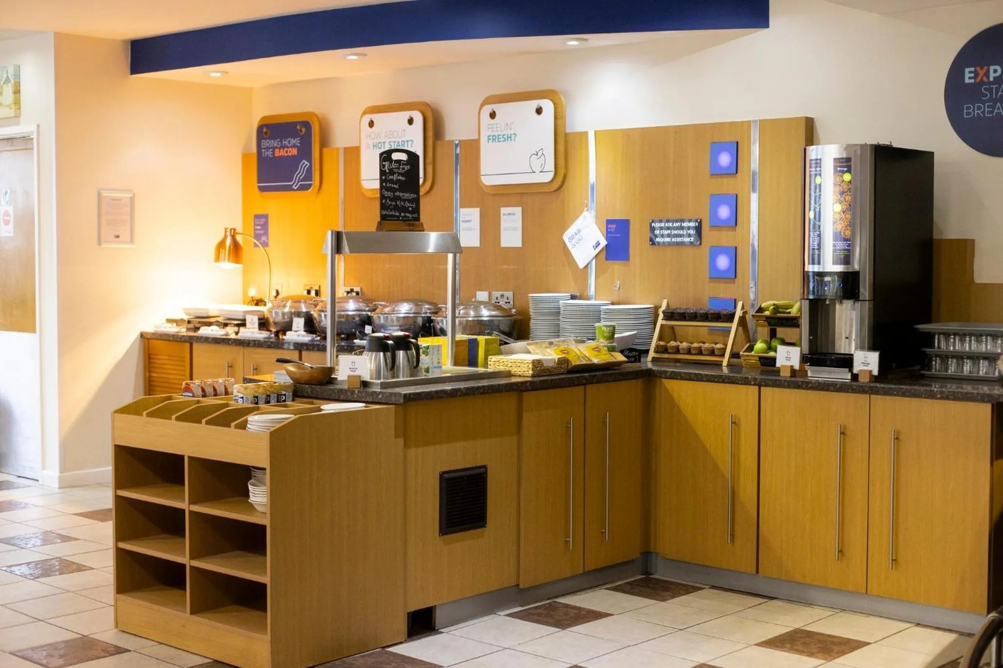 Restaurant/places to eat in Holiday Inn Express Poole by IHG