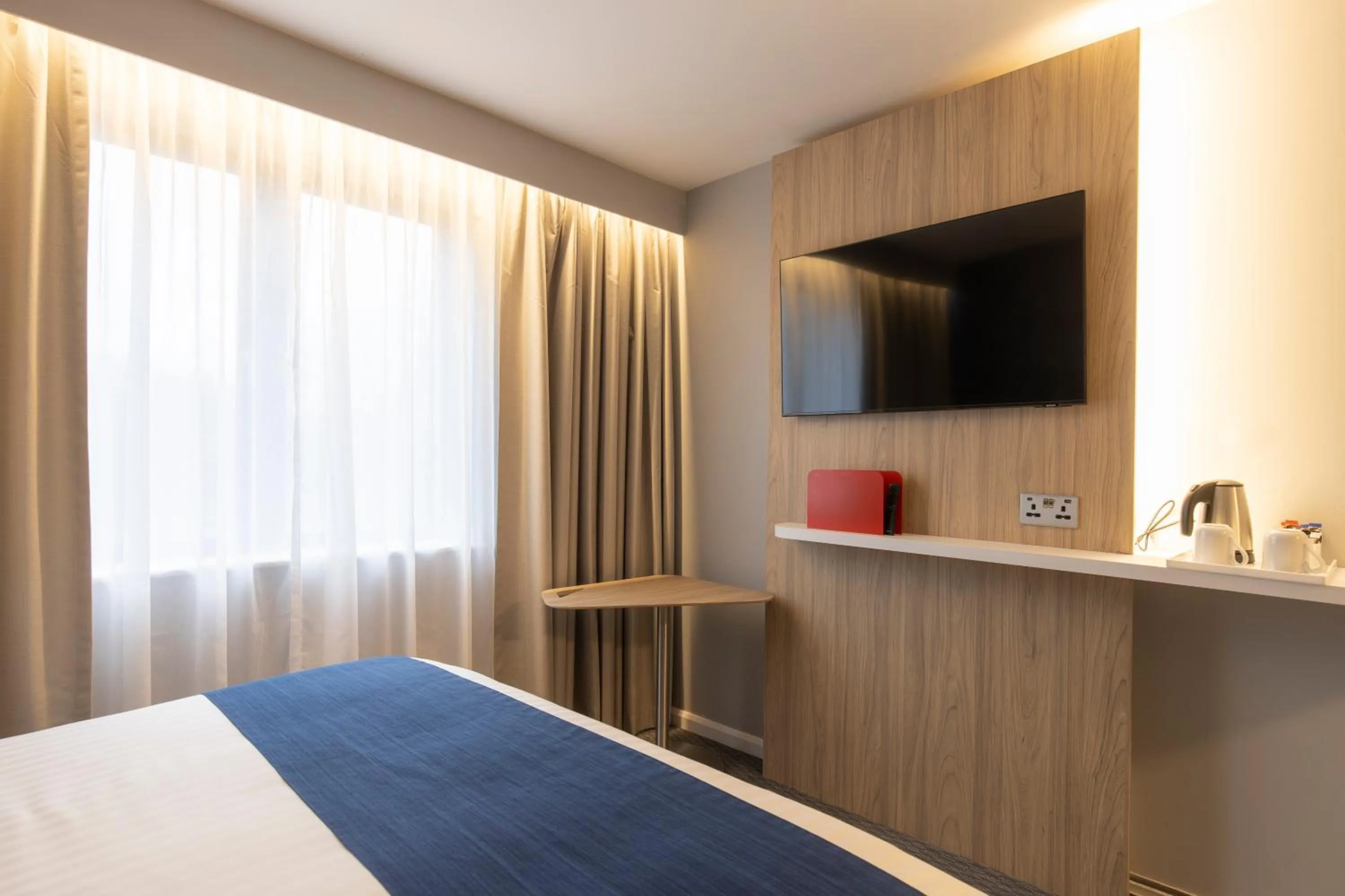 Bed in Holiday Inn Express Poole by IHG