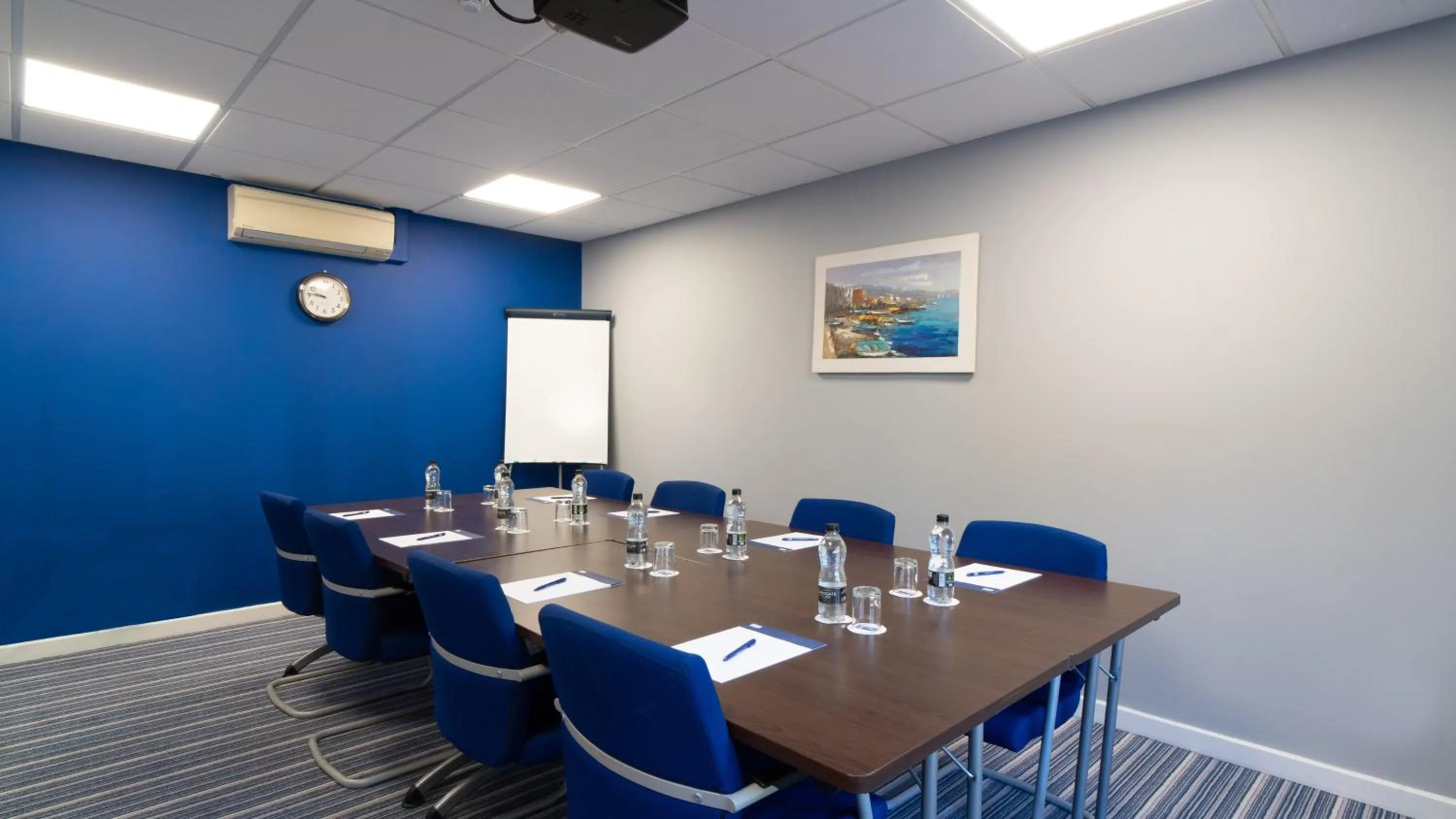 Meeting/conference room in Holiday Inn Express Poole by IHG