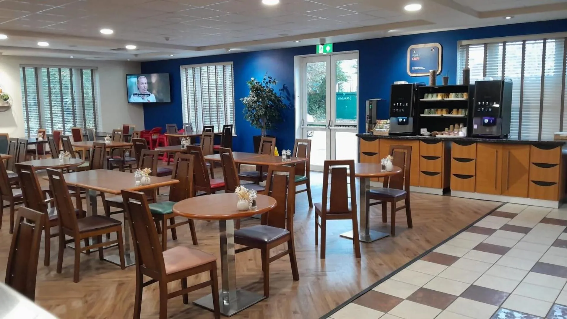 Restaurant/places to eat in Holiday Inn Express Poole by IHG