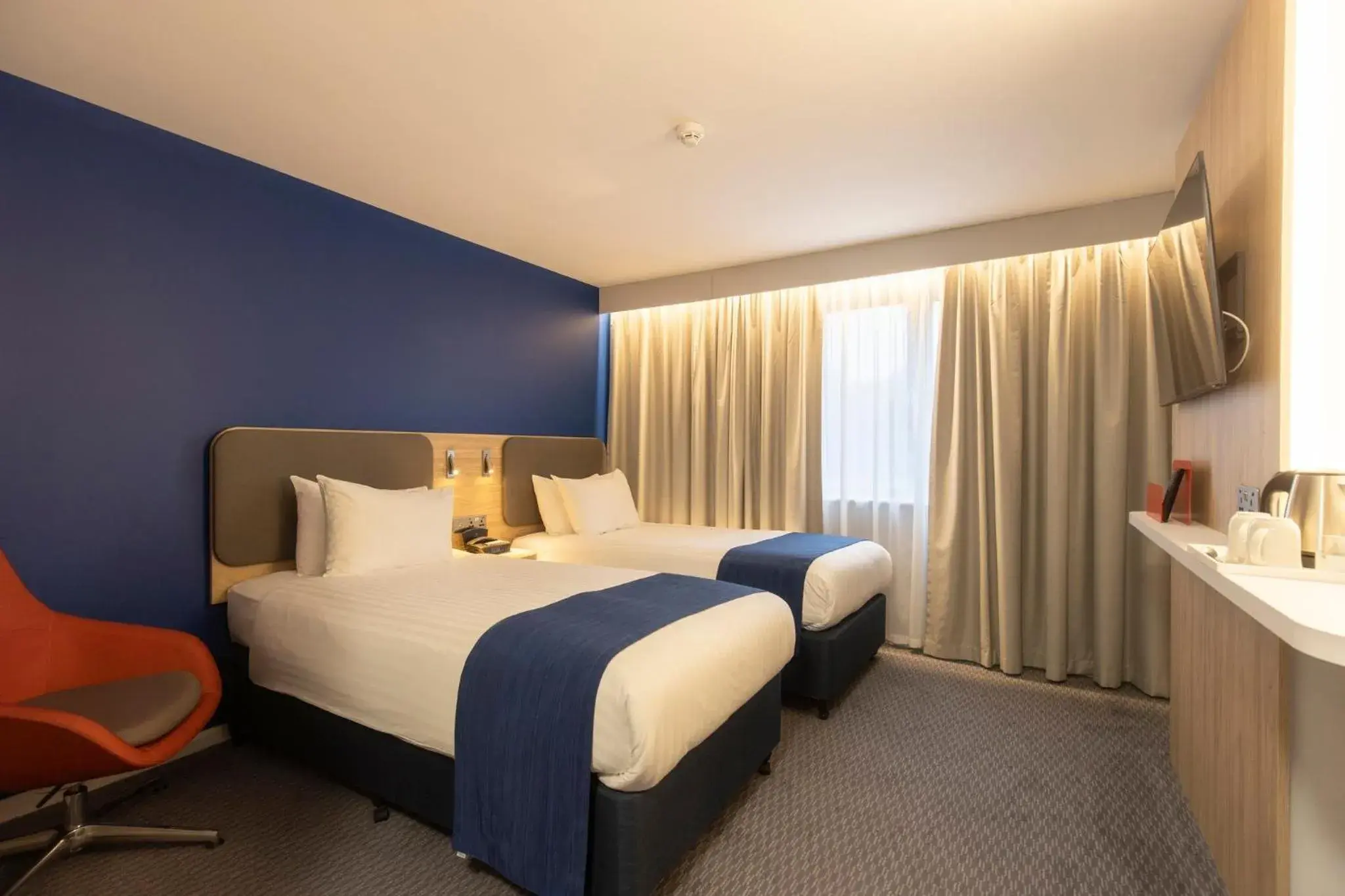 Standard Twin Room with Free Hot Breakfast in Holiday Inn Express Poole by IHG Standard Twin Room with Free Hot Breakfast in Holiday Inn Express Poole by IHG