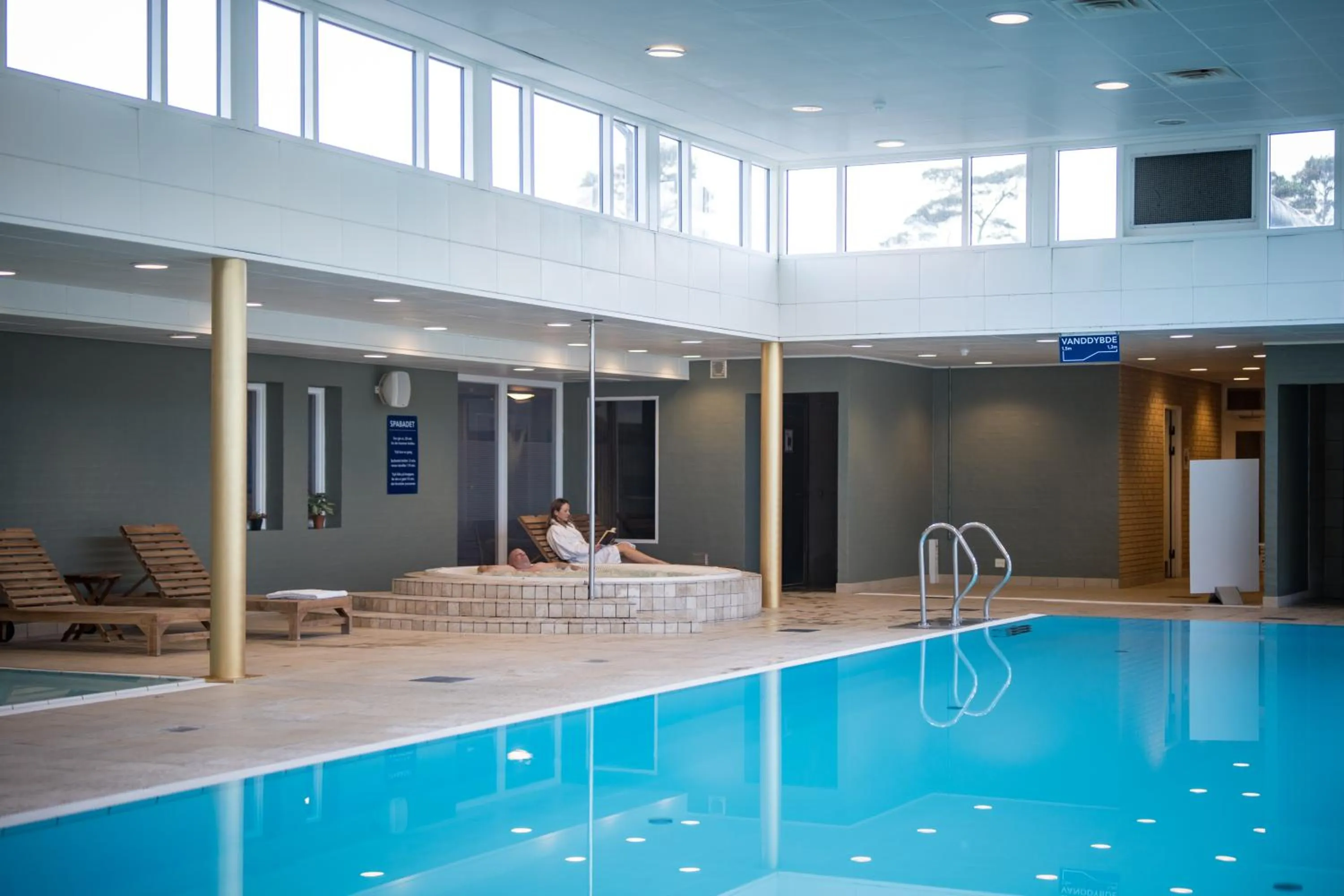 Swimming pool in Hotel Marina