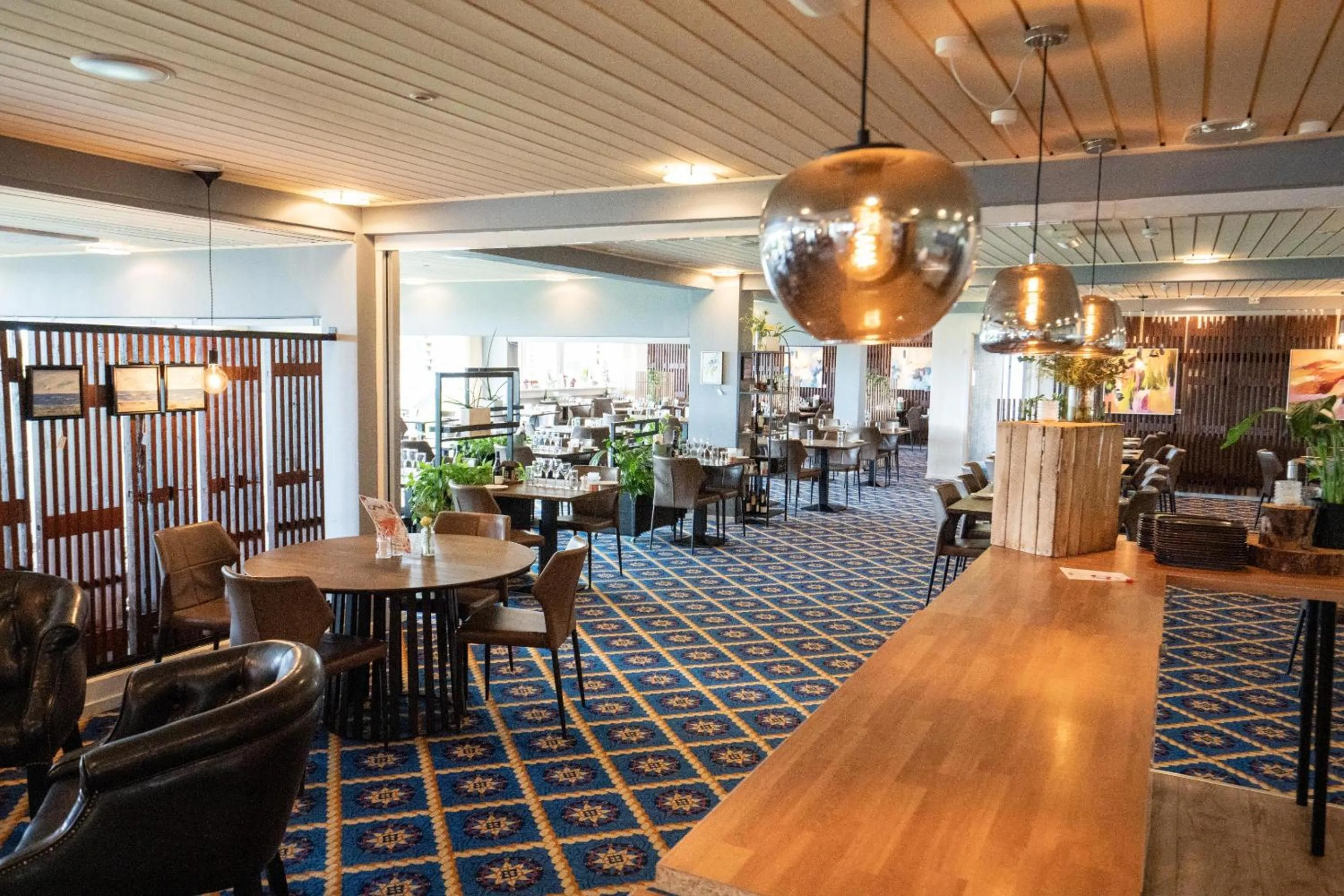 Restaurant/places to eat in Hotel Marina