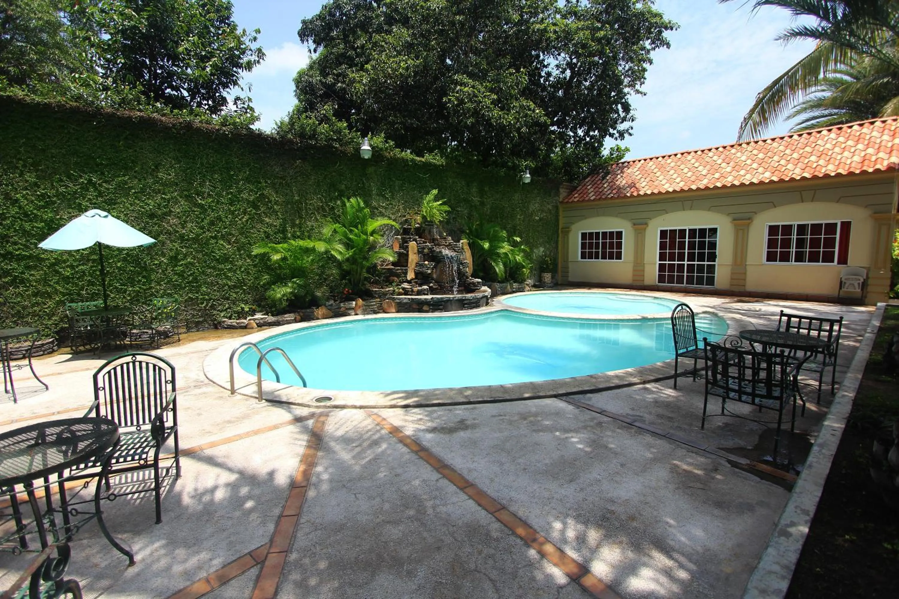 Swimming pool in Hotel Florencia