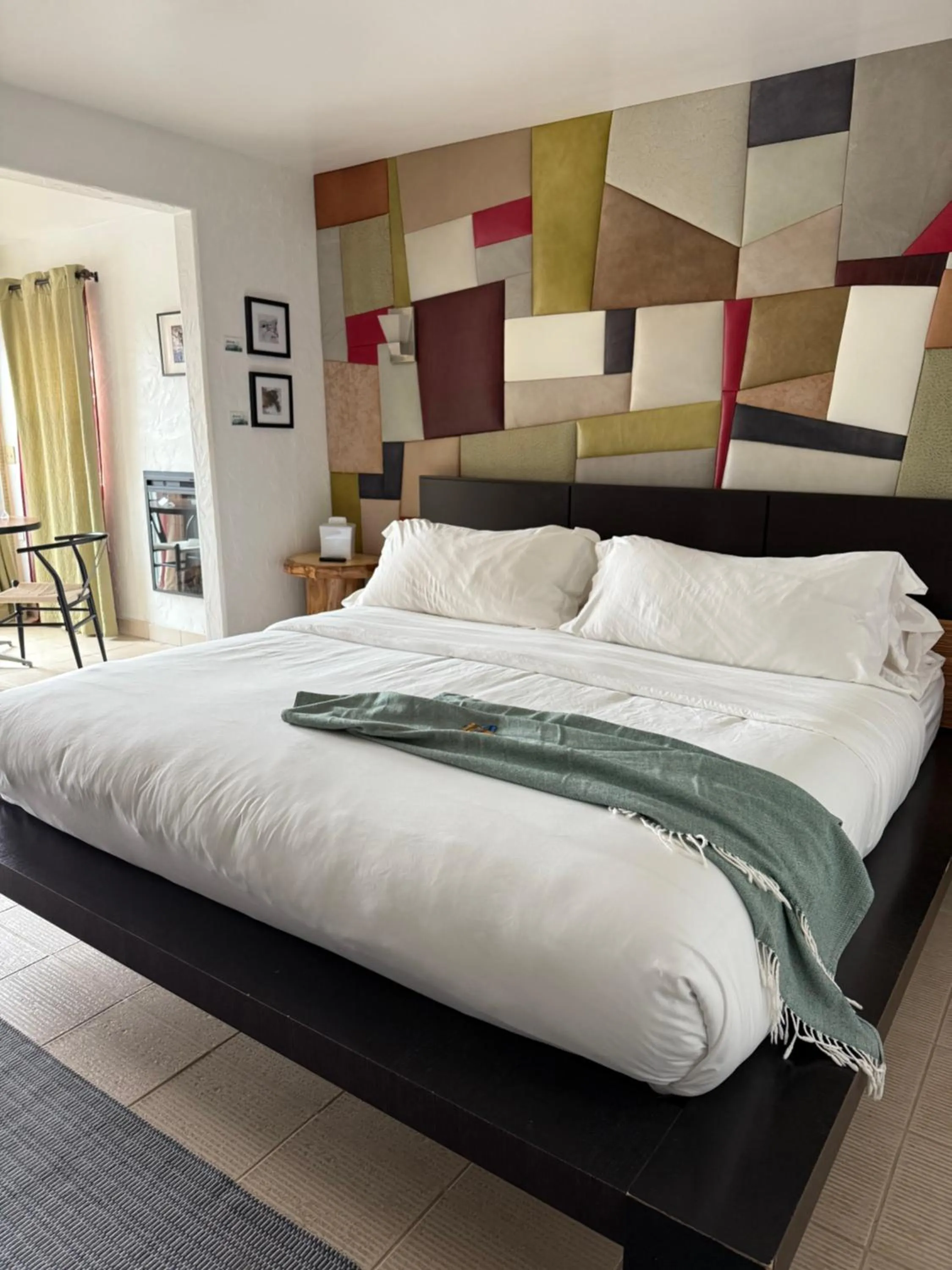 Bed in Pikes Peak Paradise Bed and Breakfast