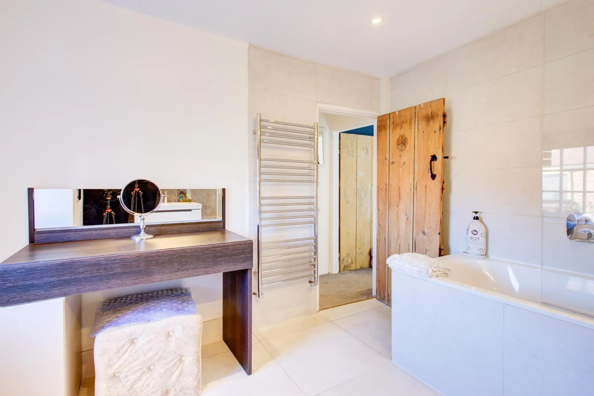 Bathroom, Bed in Cartref