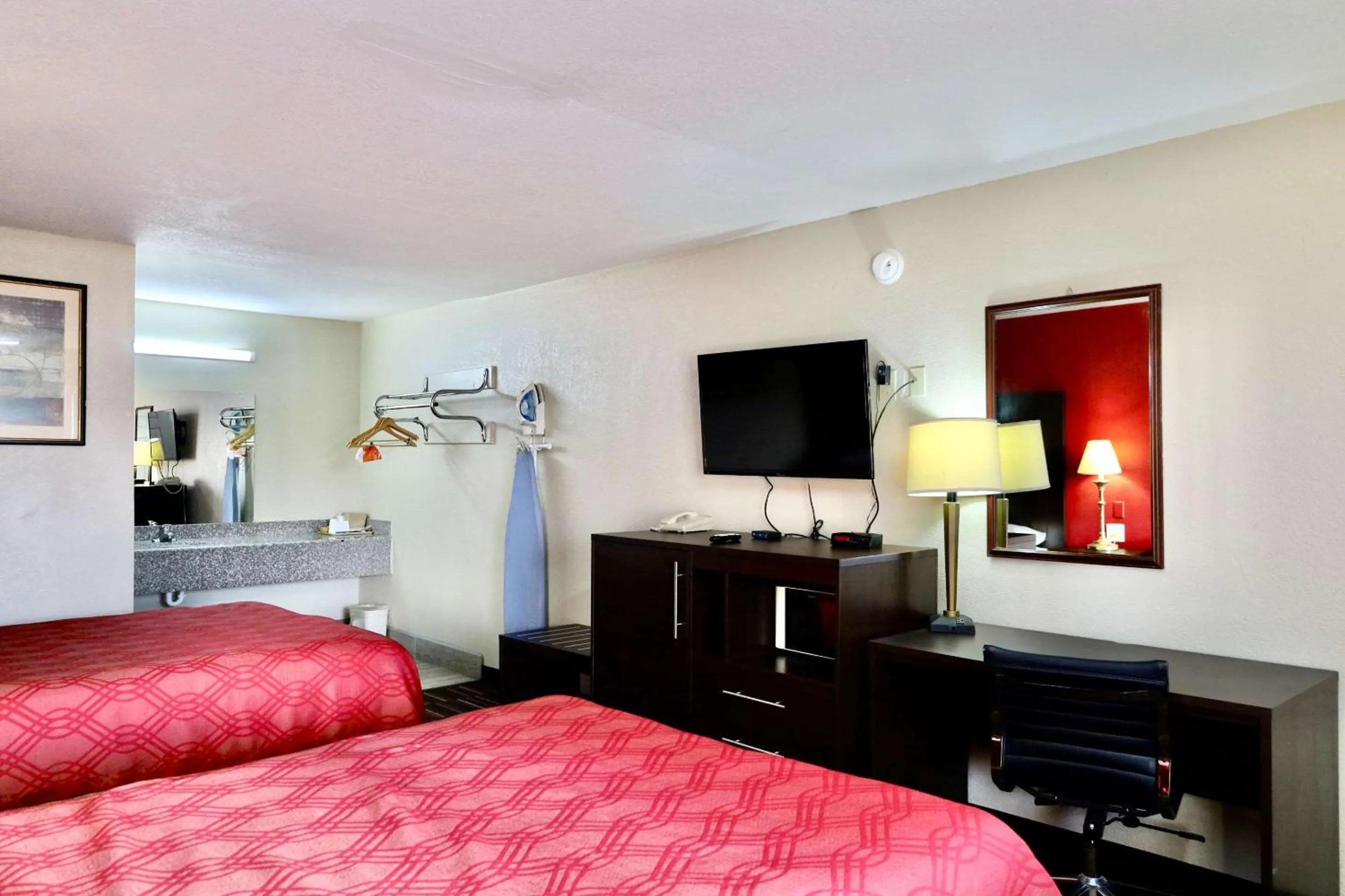 Bedroom, Bed in Rodeway Inn Pauls Valley