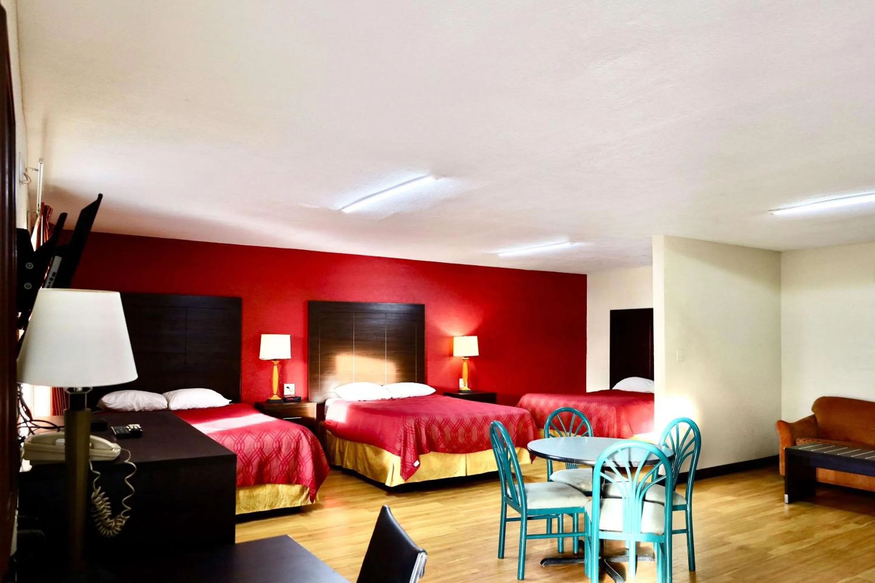 Bedroom, Bed in Rodeway Inn Pauls Valley