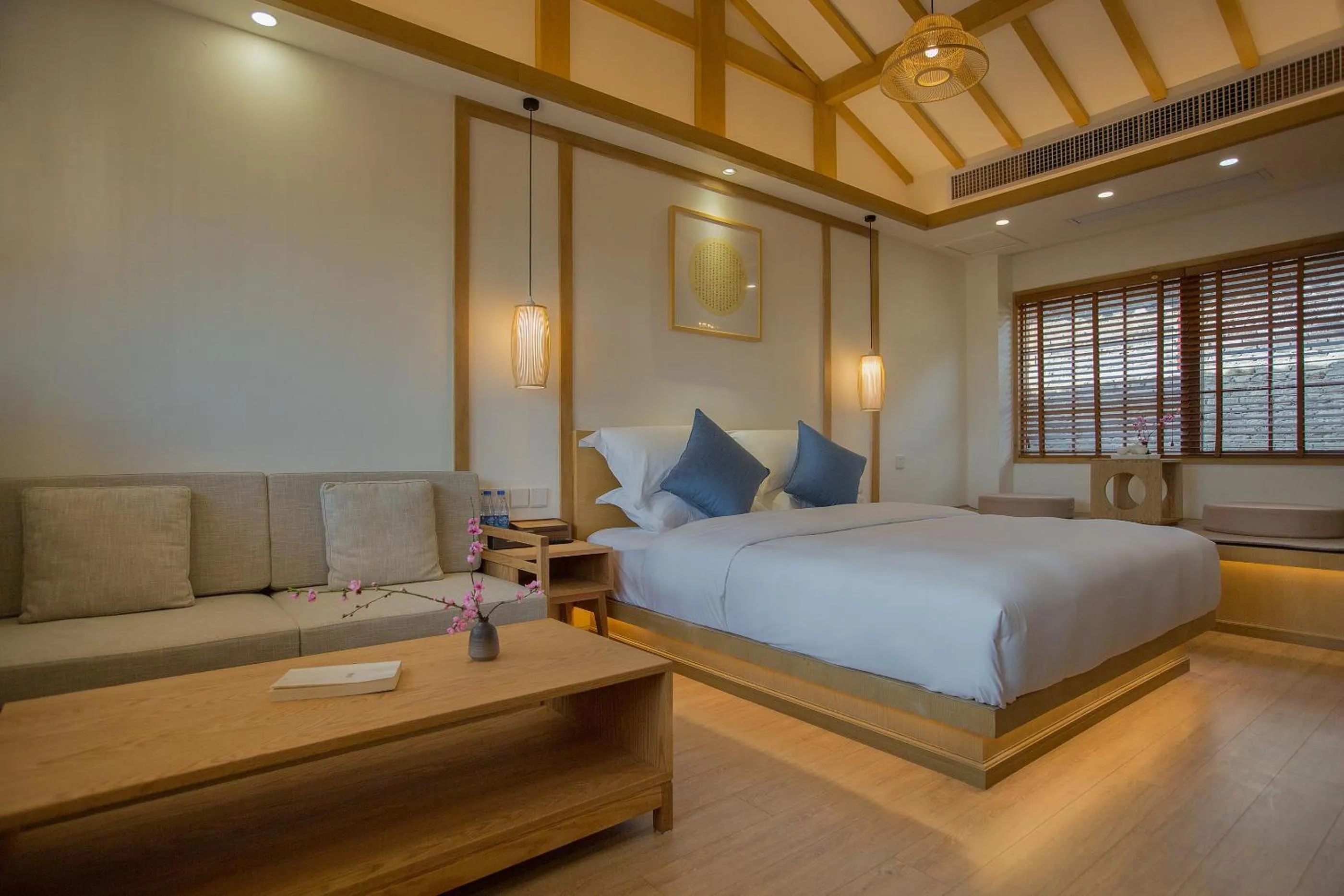 Photo of the whole room, Bed in Jianshe Inn