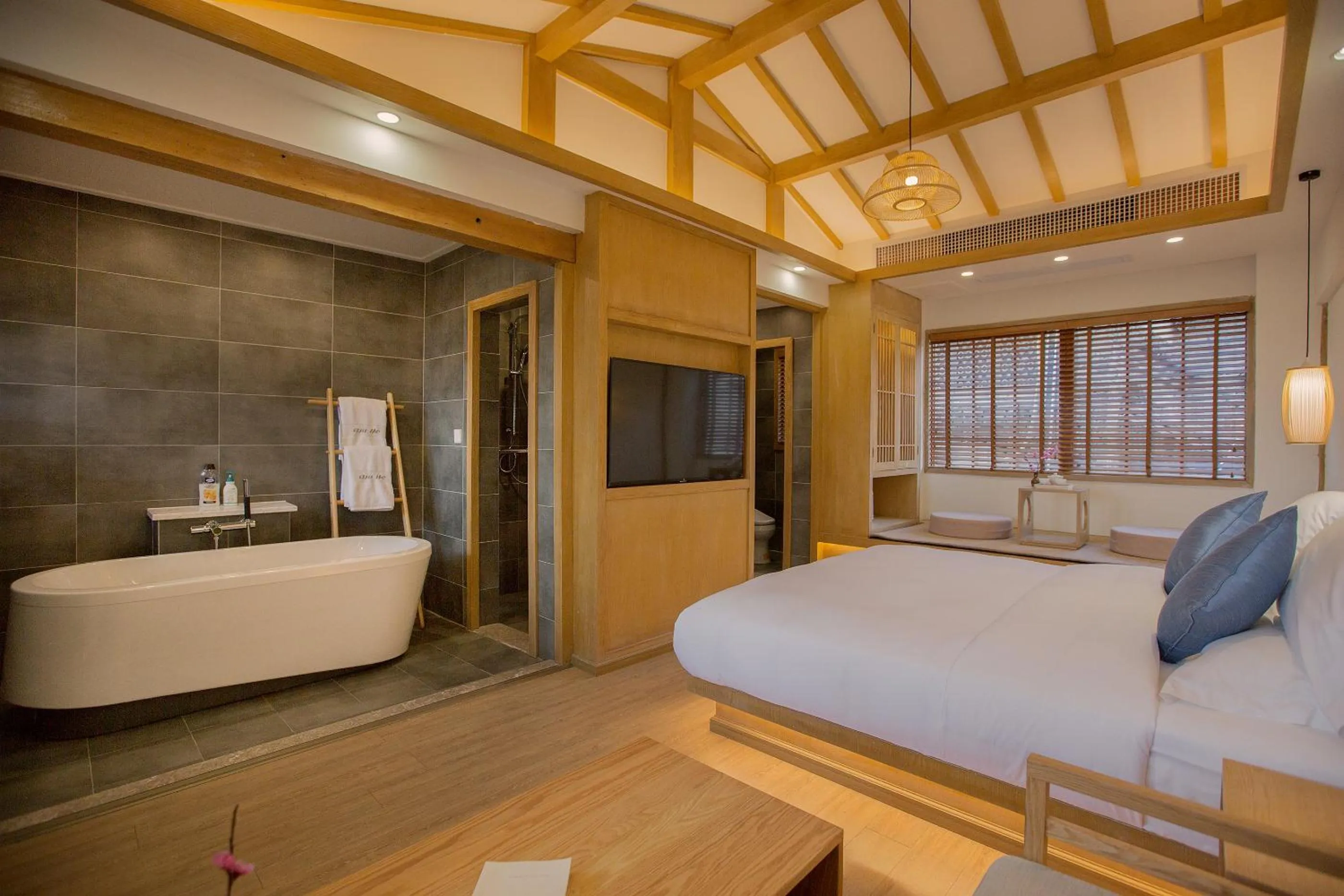 Photo of the whole room, Bed in Jianshe Inn