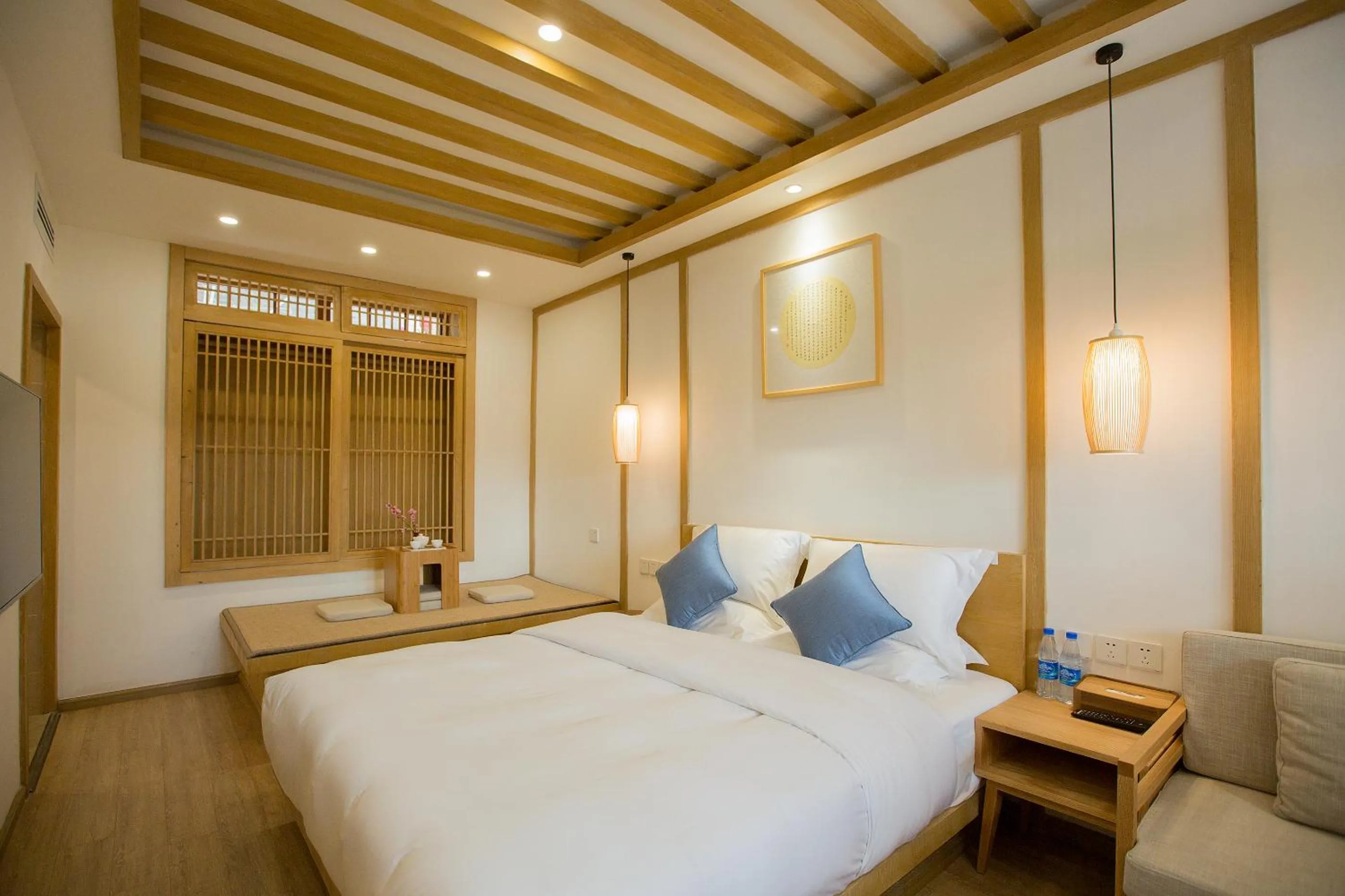 Photo of the whole room, Bed in Jianshe Inn
