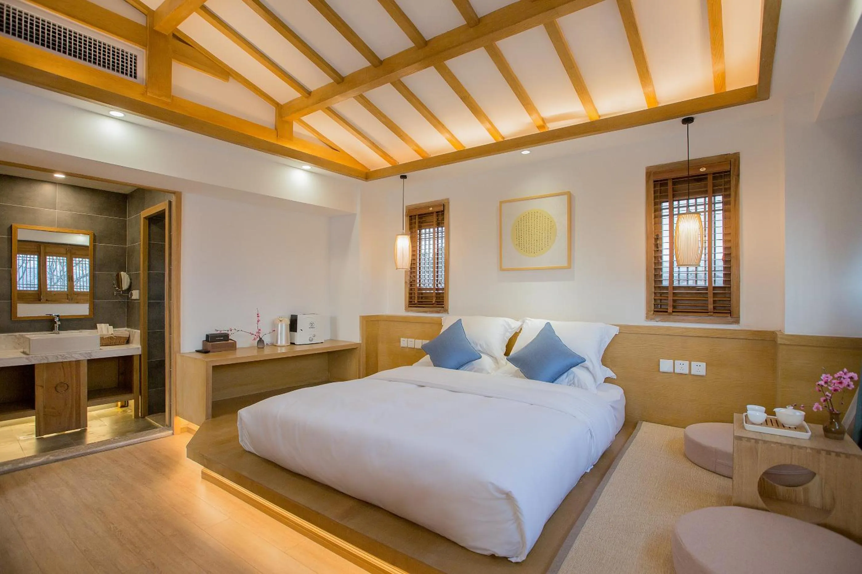 Photo of the whole room, Bed in Jianshe Inn