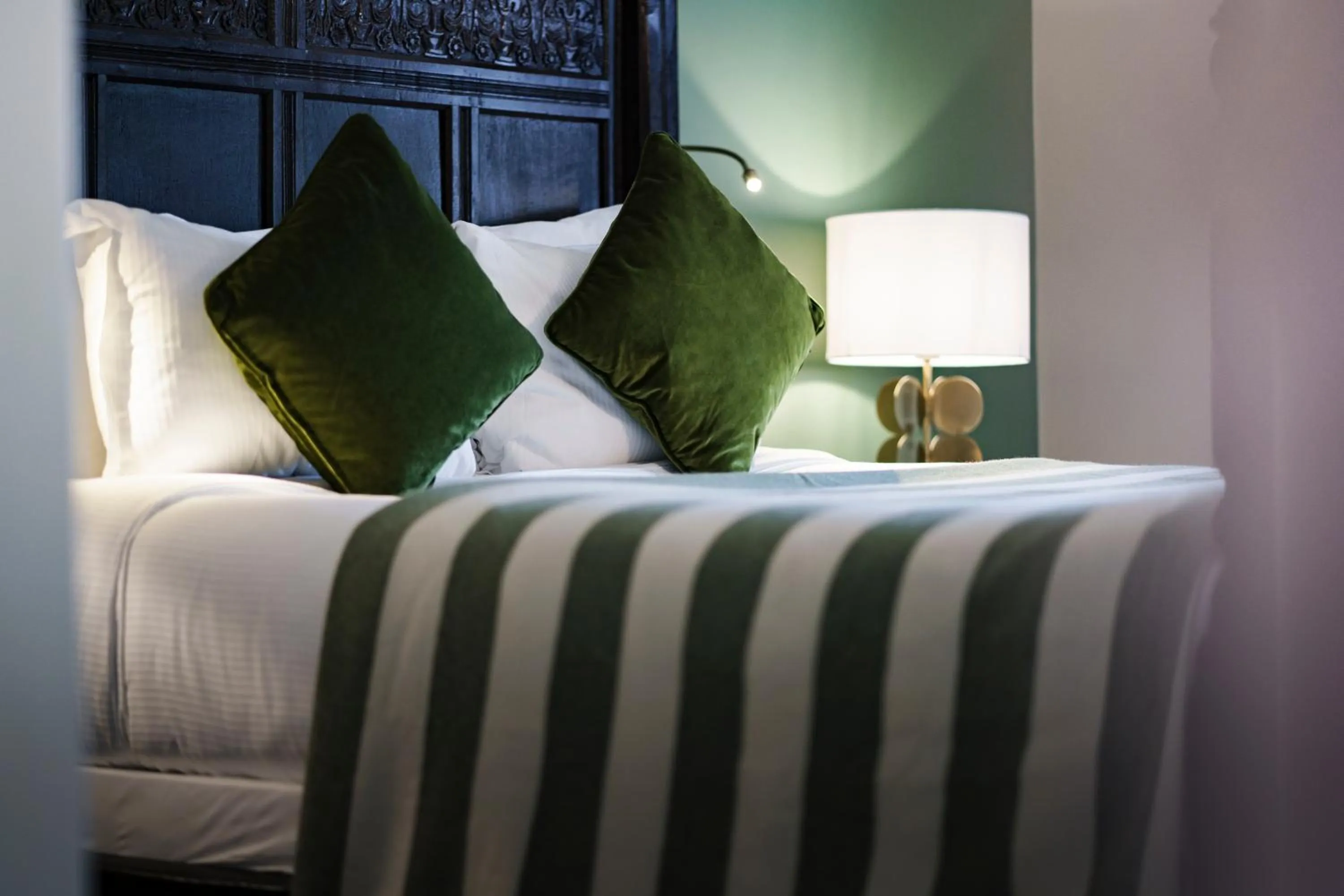 Photo of the whole room, Bed in The White Hart Hotel