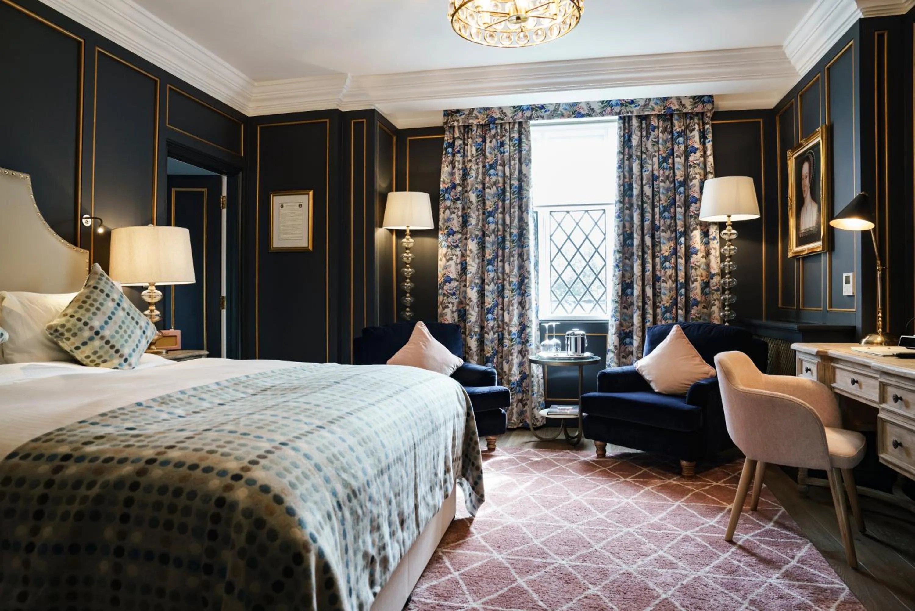 Photo of the whole room, Bed in The White Hart Hotel