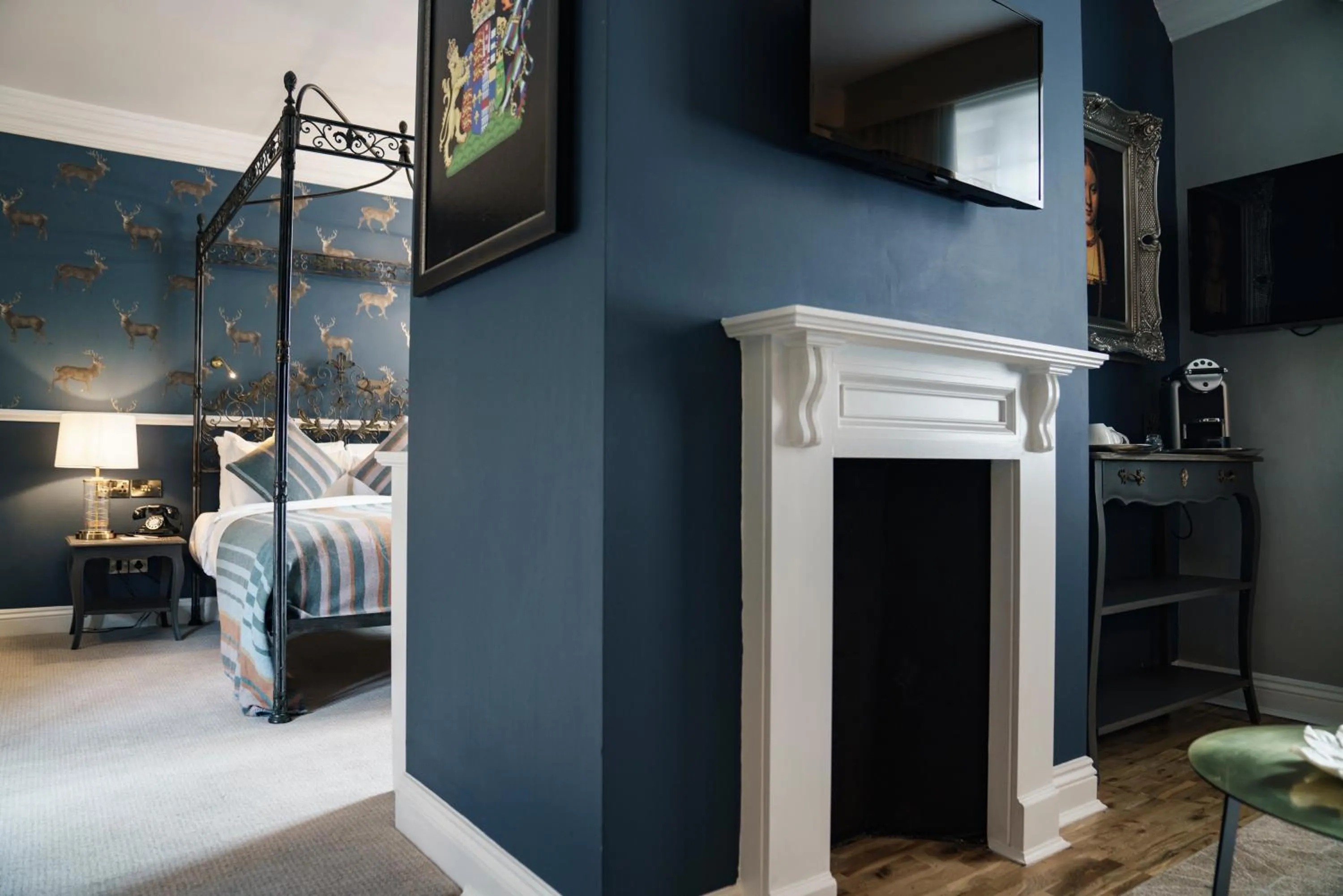 TV and multimedia, Bed in The White Hart Hotel