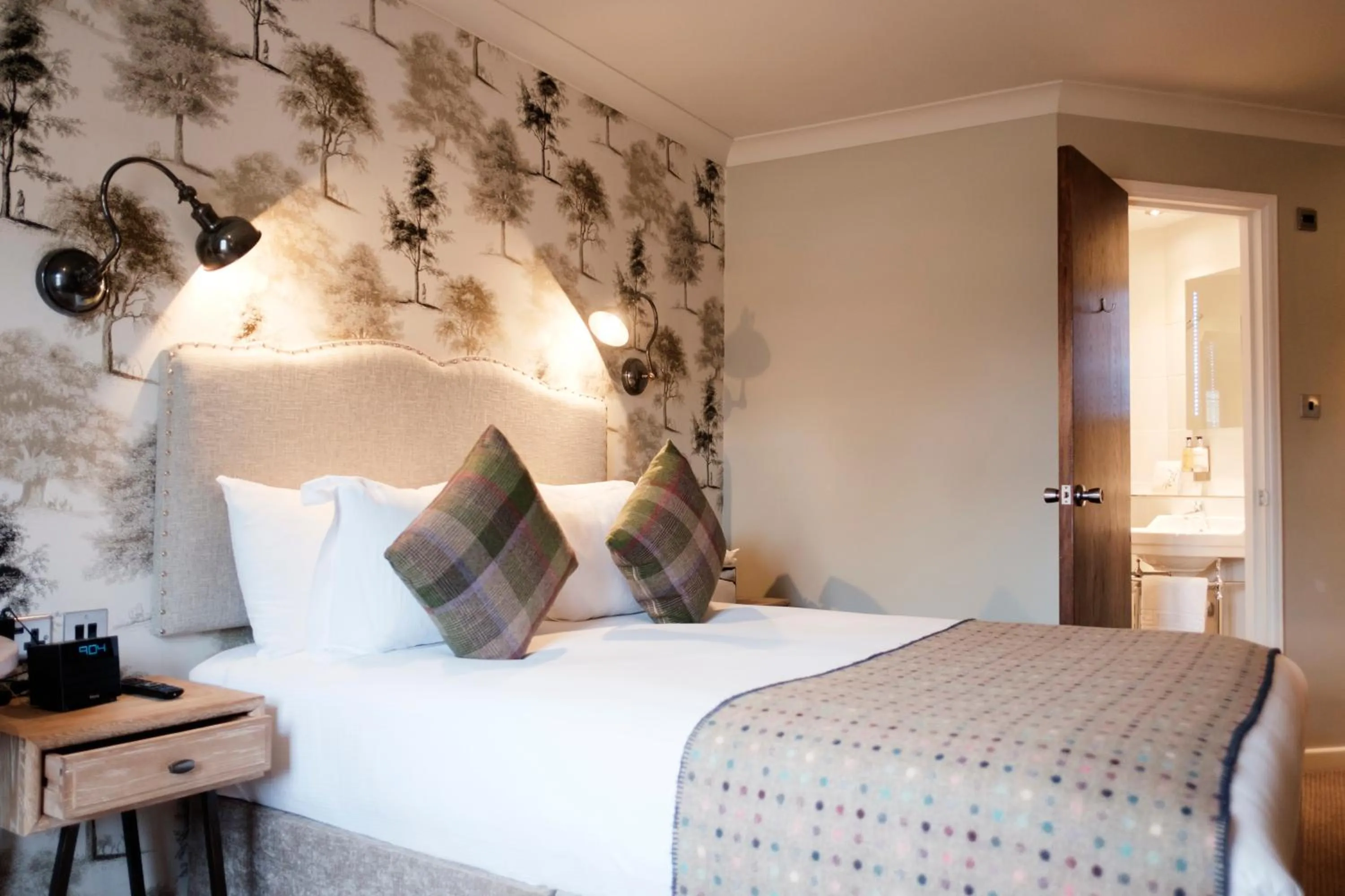 Photo of the whole room, Bed in The White Hart Hotel