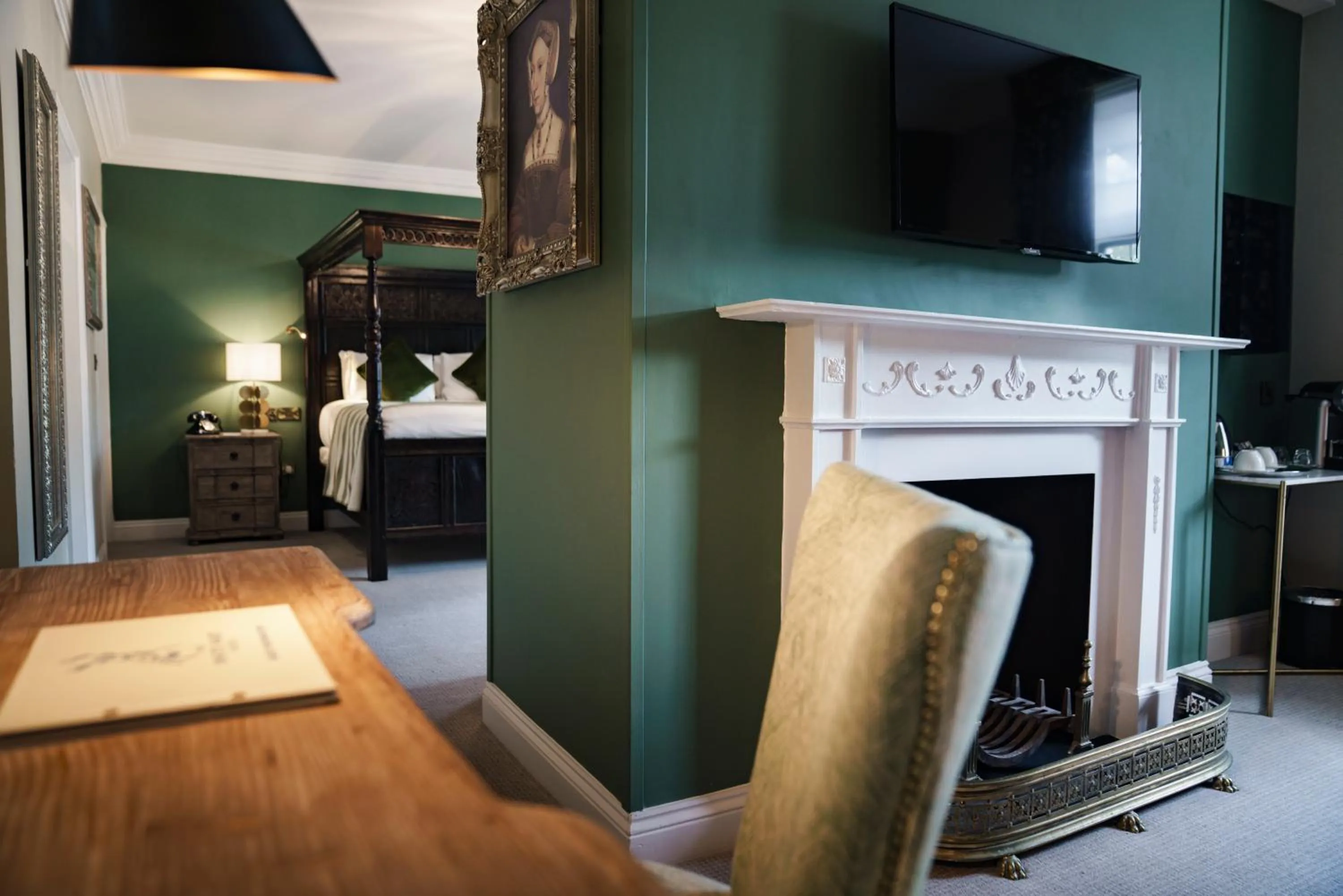 TV and multimedia, Bed in The White Hart Hotel