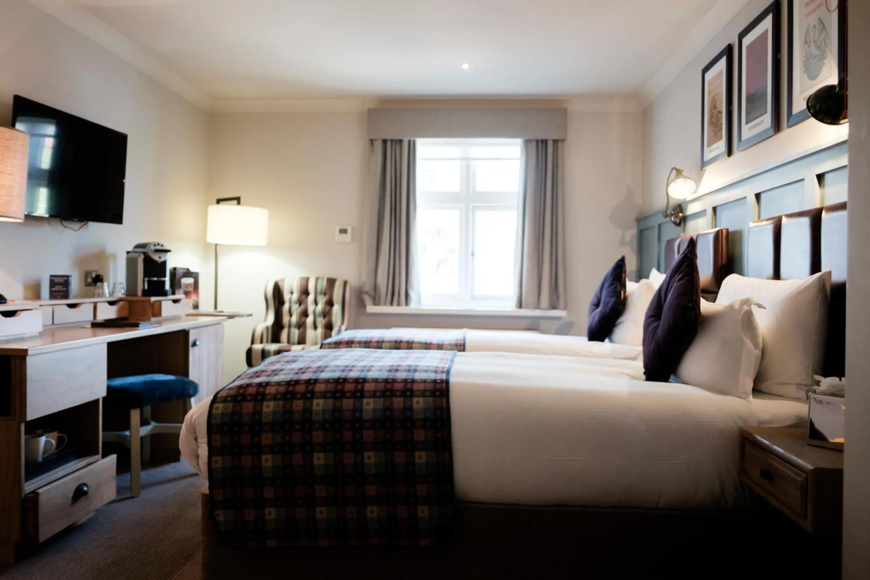 Photo of the whole room, Bed in The White Hart Hotel