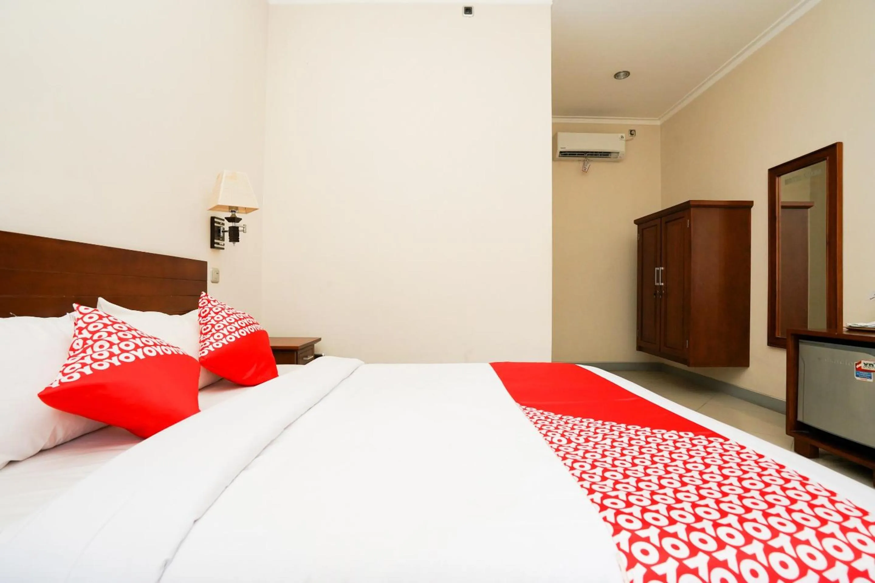 Bedroom, Bed in Capital O 1430 Hotel Ratna Syariah