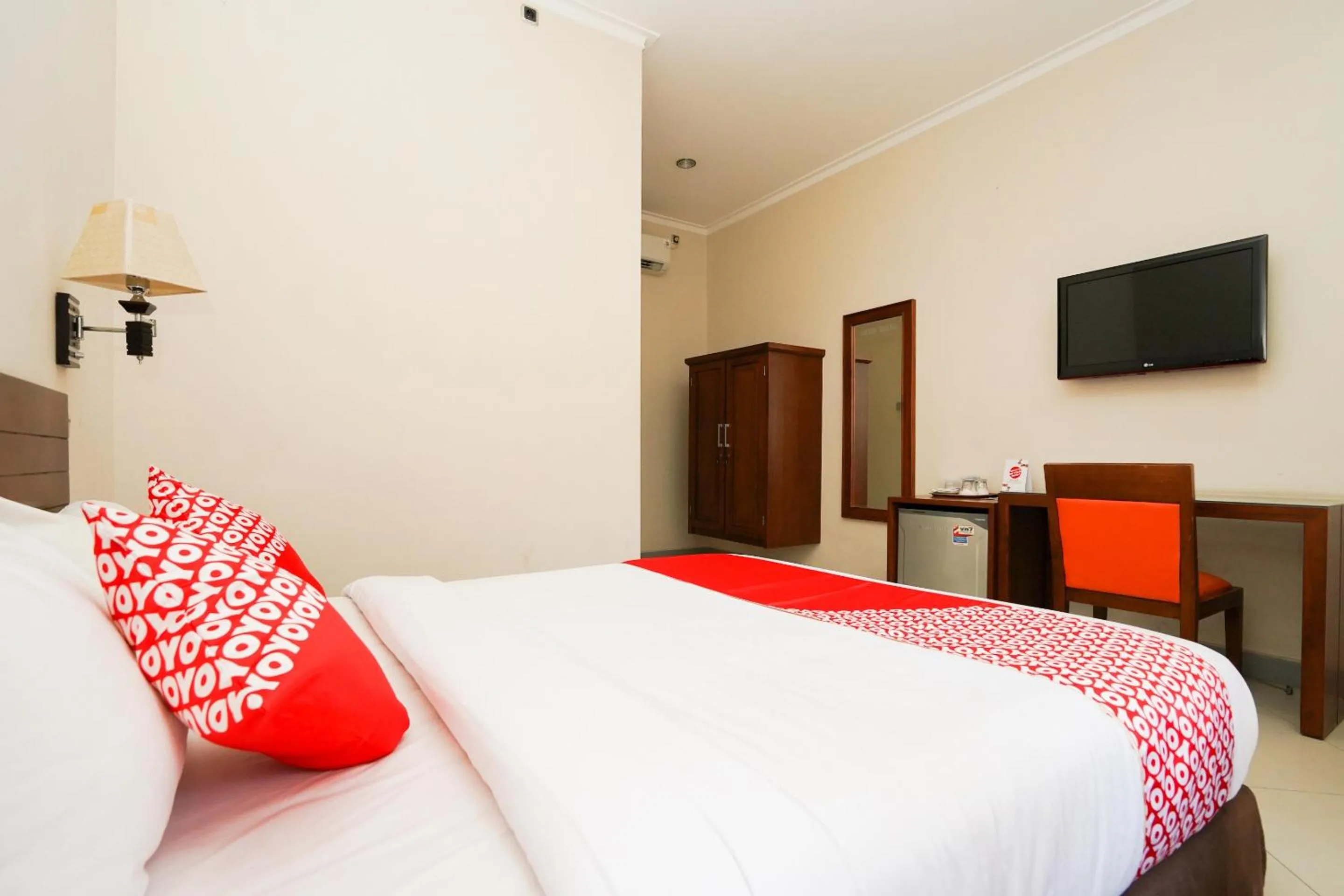 Bedroom, Bed in Capital O 1430 Hotel Ratna Syariah