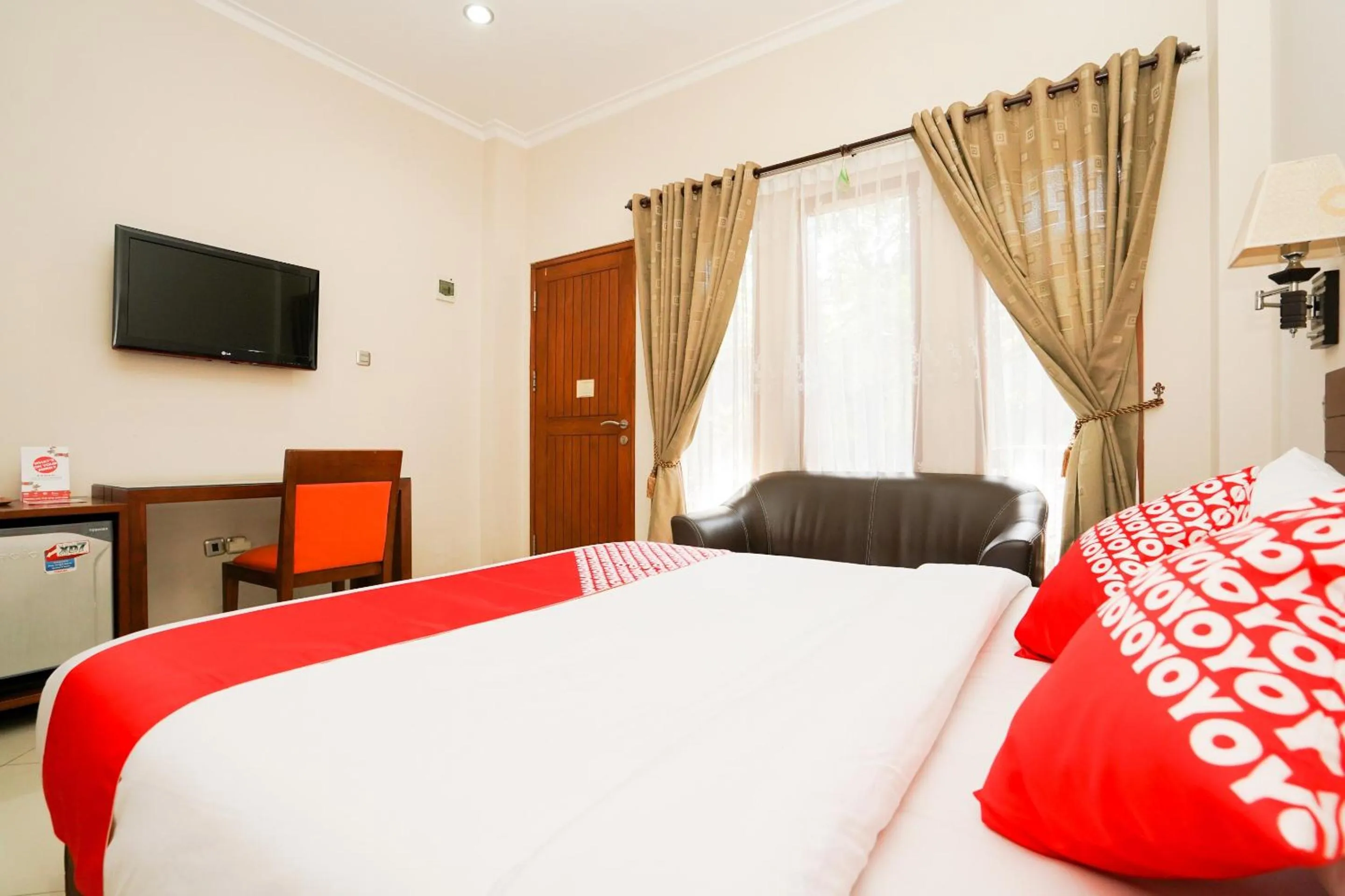 Bedroom, Bed in Capital O 1430 Hotel Ratna Syariah