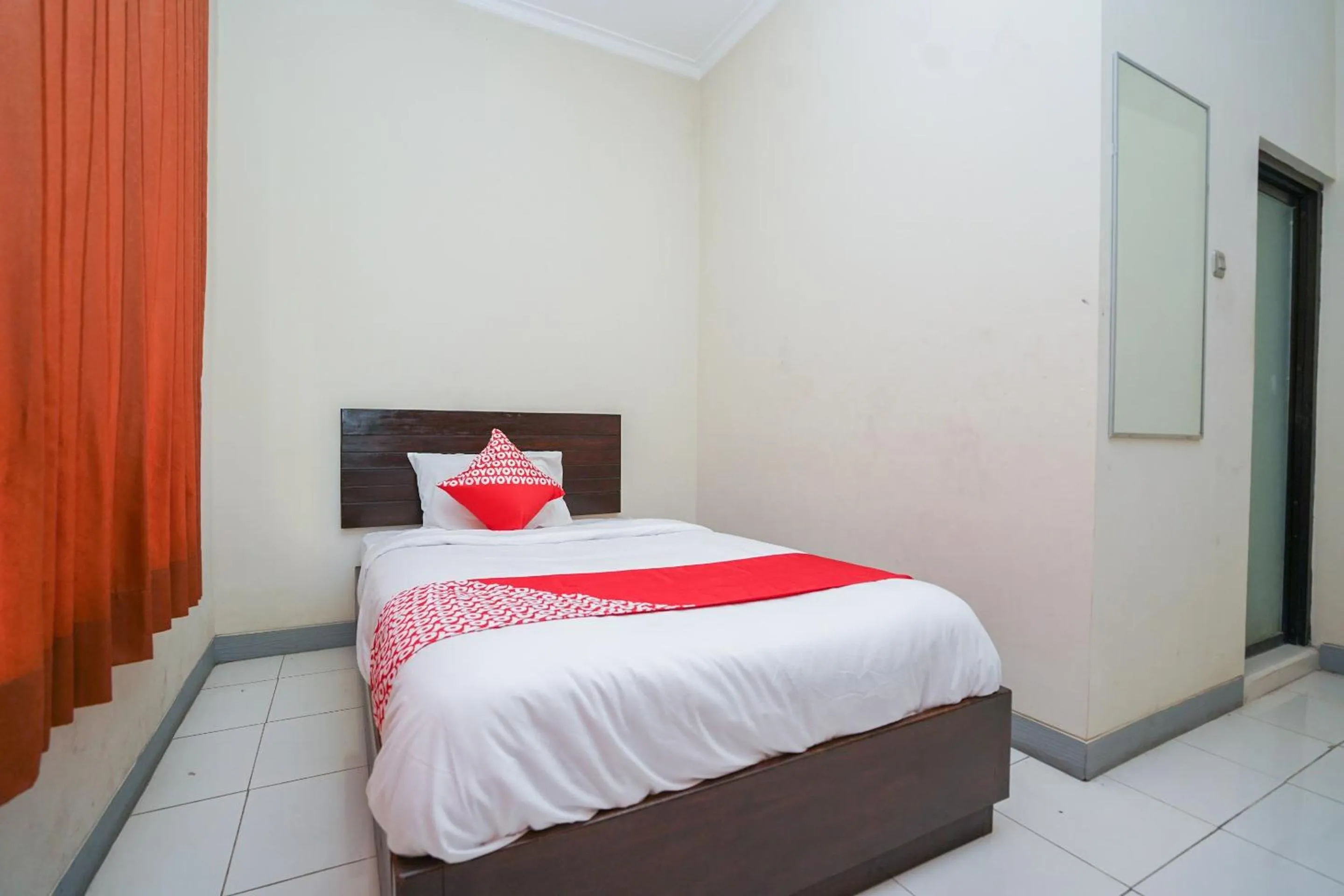 Bedroom, Bed in Capital O 1430 Hotel Ratna Syariah