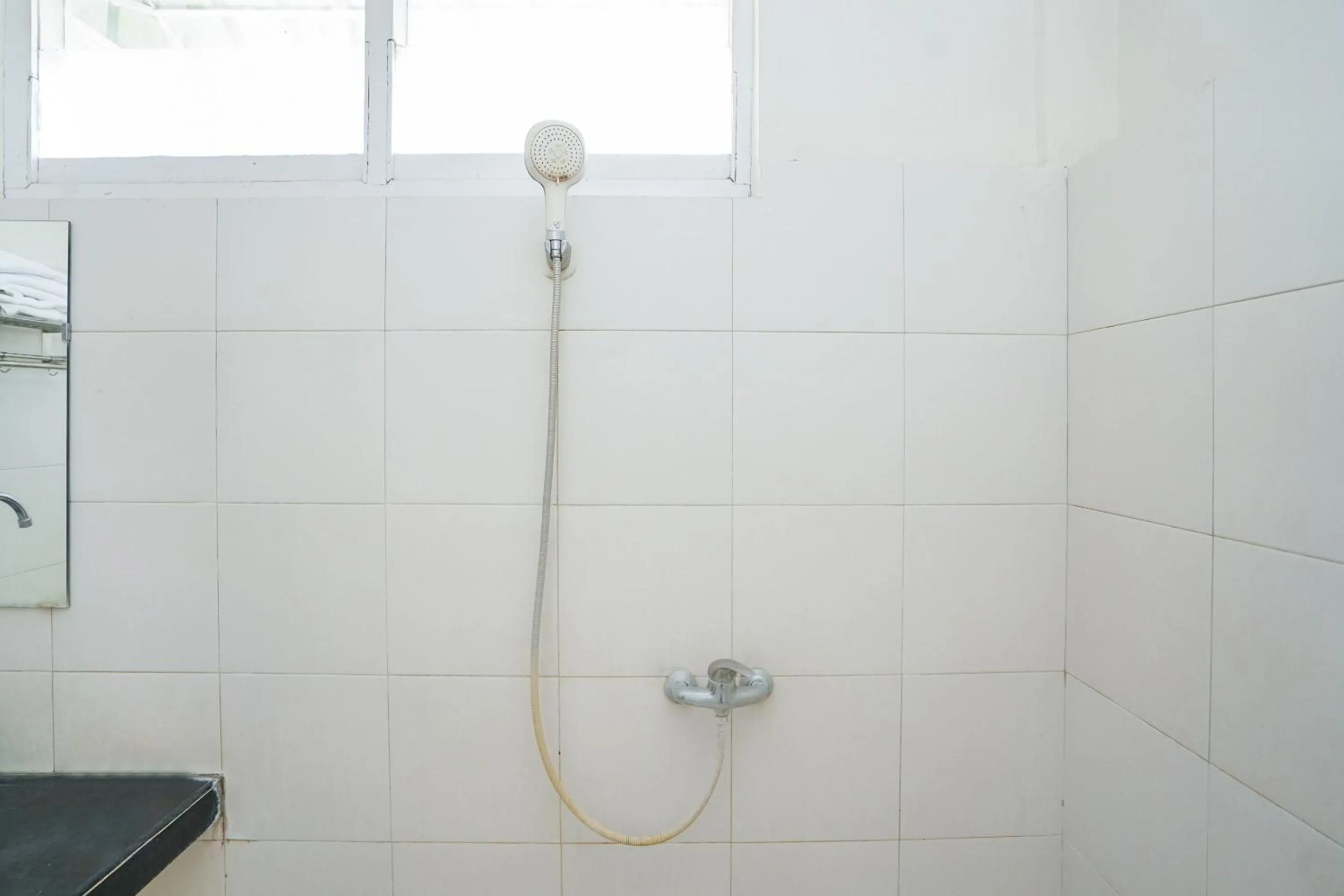 Bathroom in Capital O 1430 Hotel Ratna Syariah