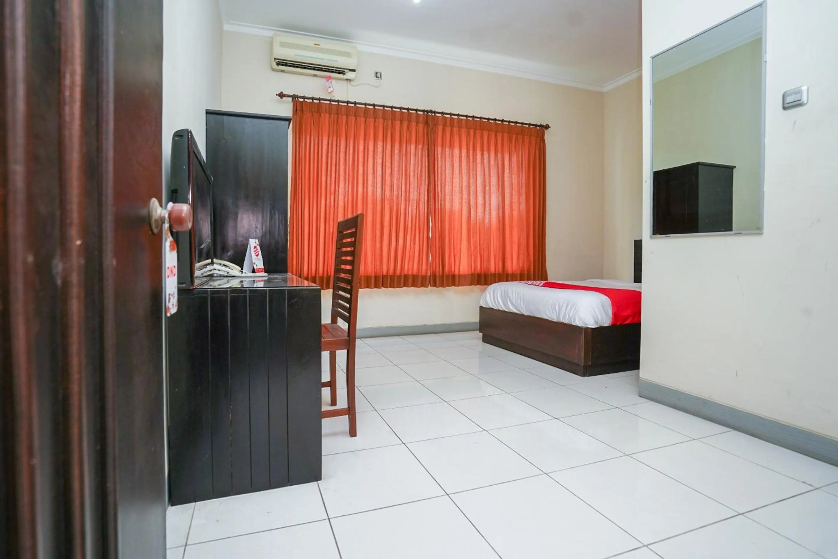 Bedroom, Bed in Capital O 1430 Hotel Ratna Syariah