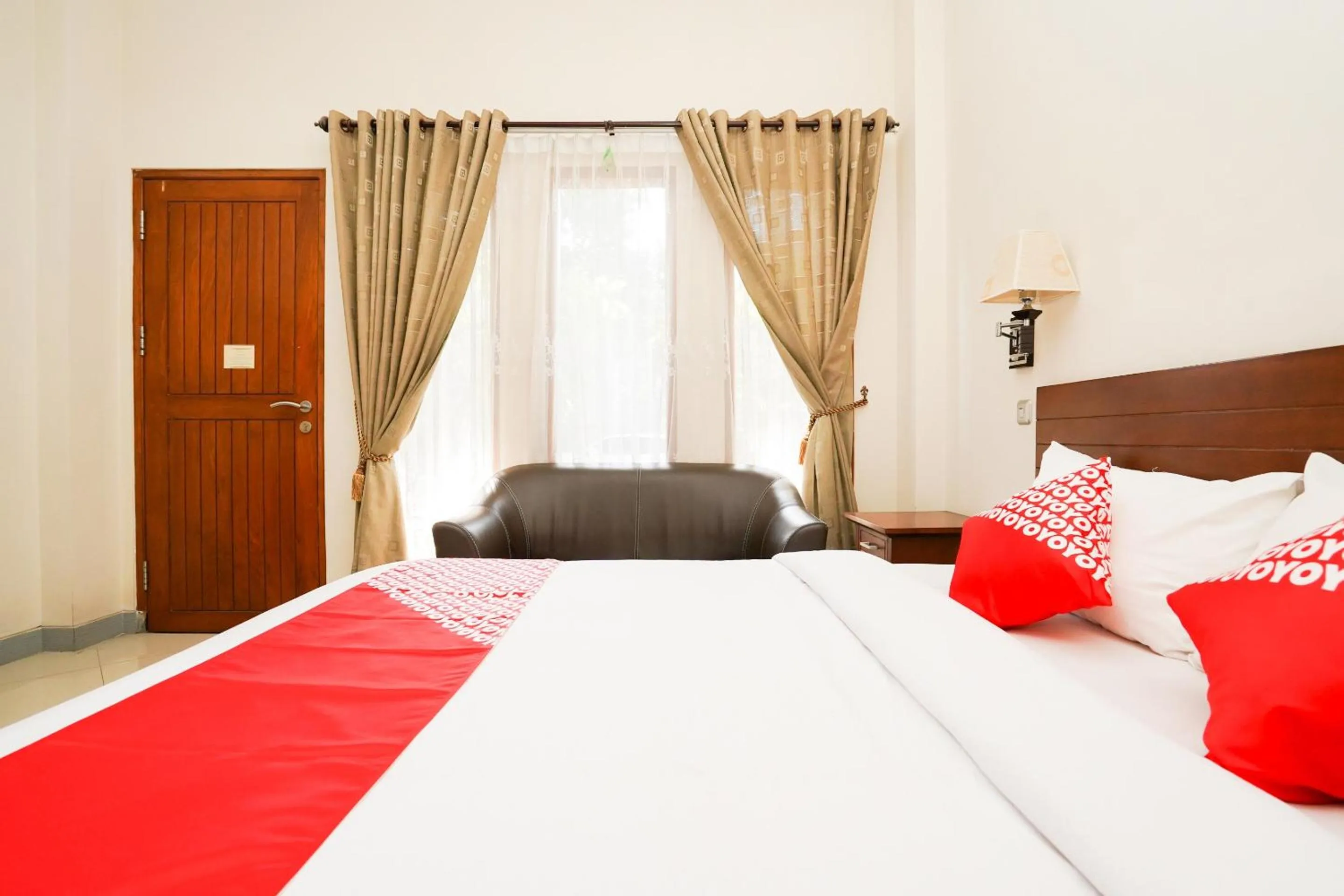 Bedroom, Bed in Capital O 1430 Hotel Ratna Syariah