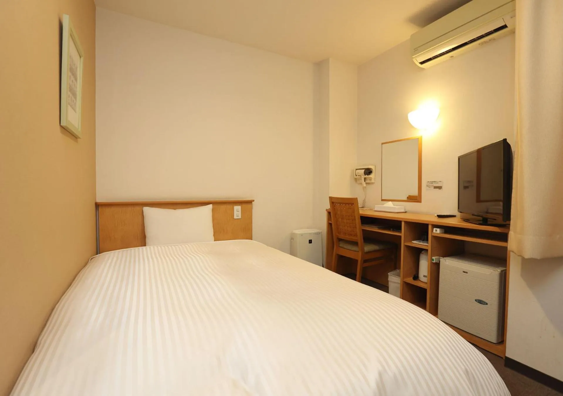 Photo of the whole room, Bed in Business Hotel Isesaki Heisei Inn